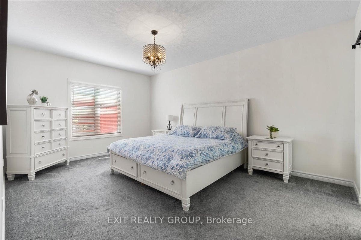 18 Gilbert Crescent photo 23