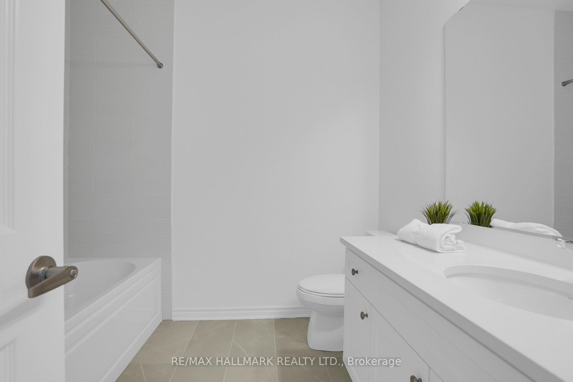 16 Foxley Heights photo 27