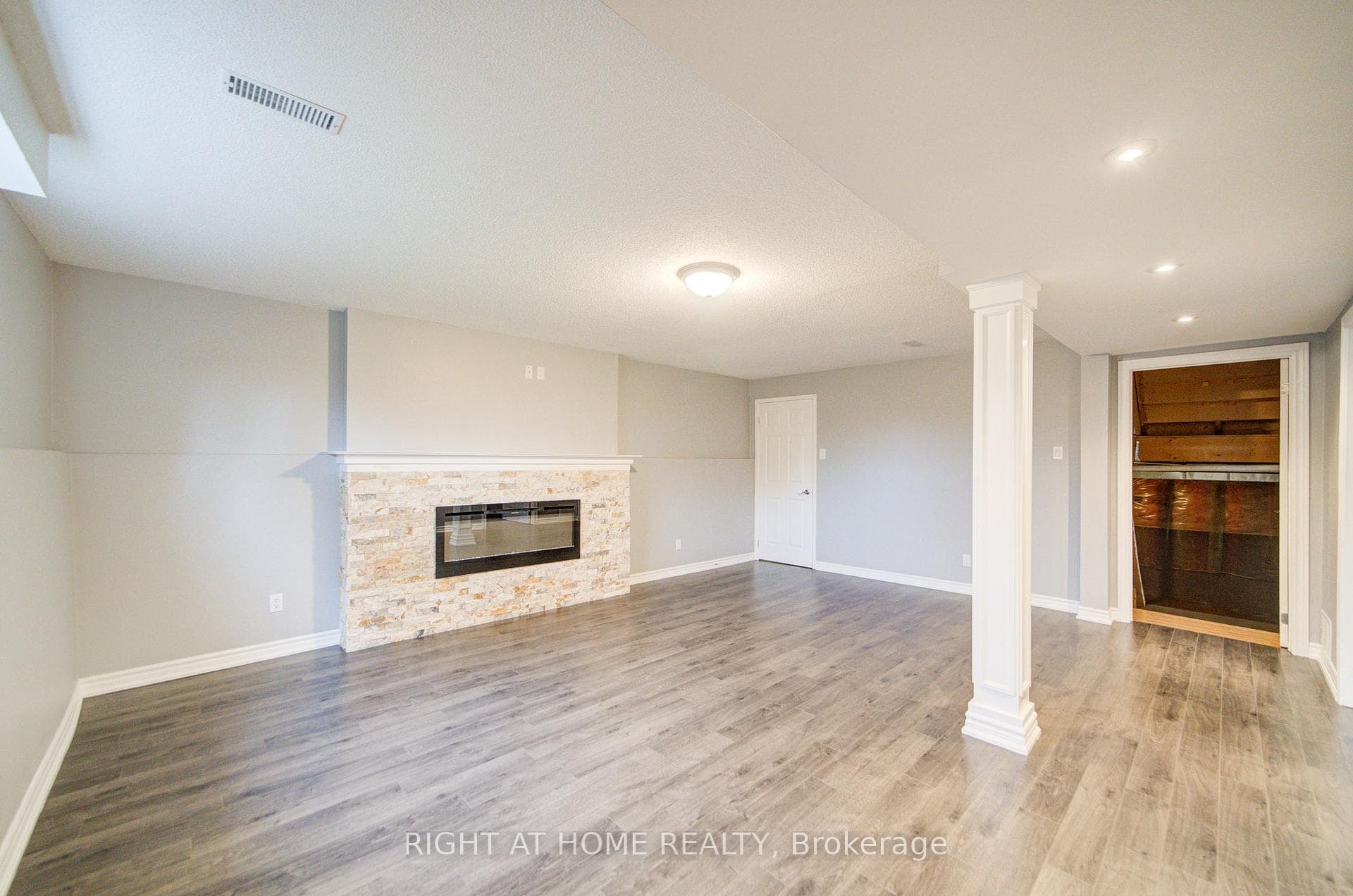 52 Rosenfeld Drive photo 27