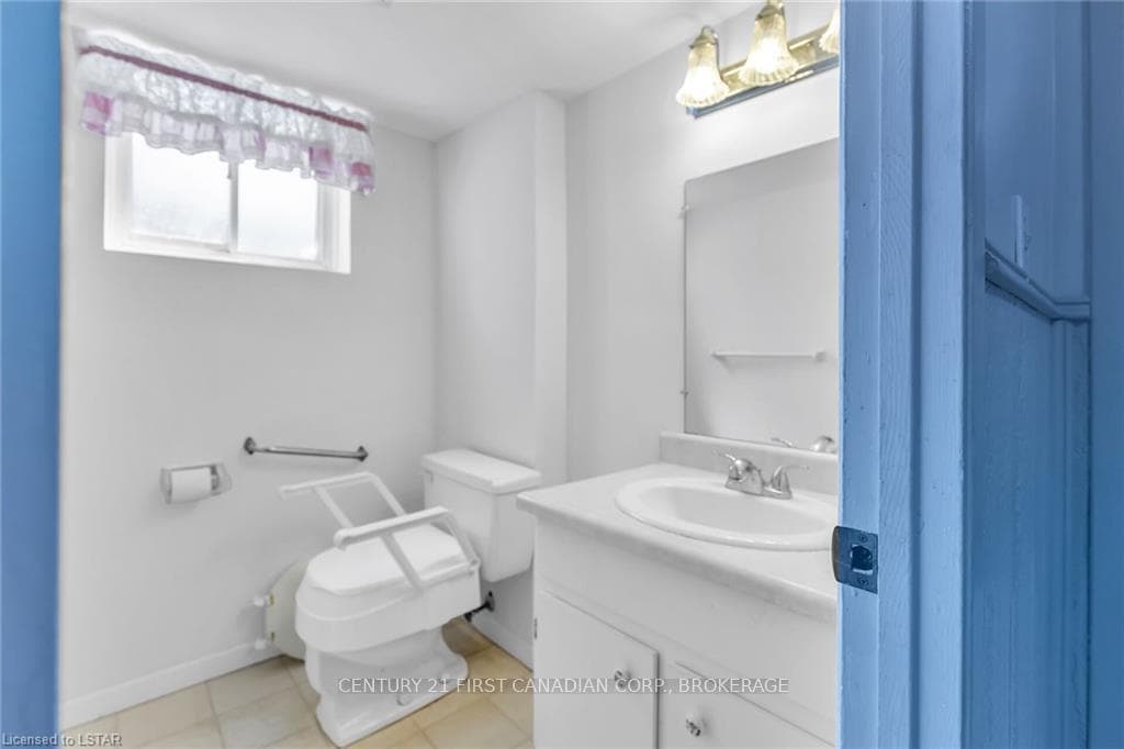 680 MILLBANK Drive photo 31
