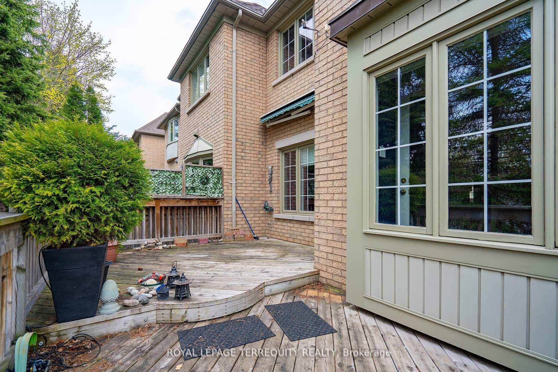 197 La Rose Avenue Unit 18 photo 45