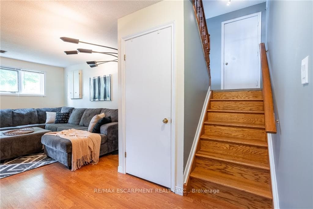 8 Highland Boulevard photo 24