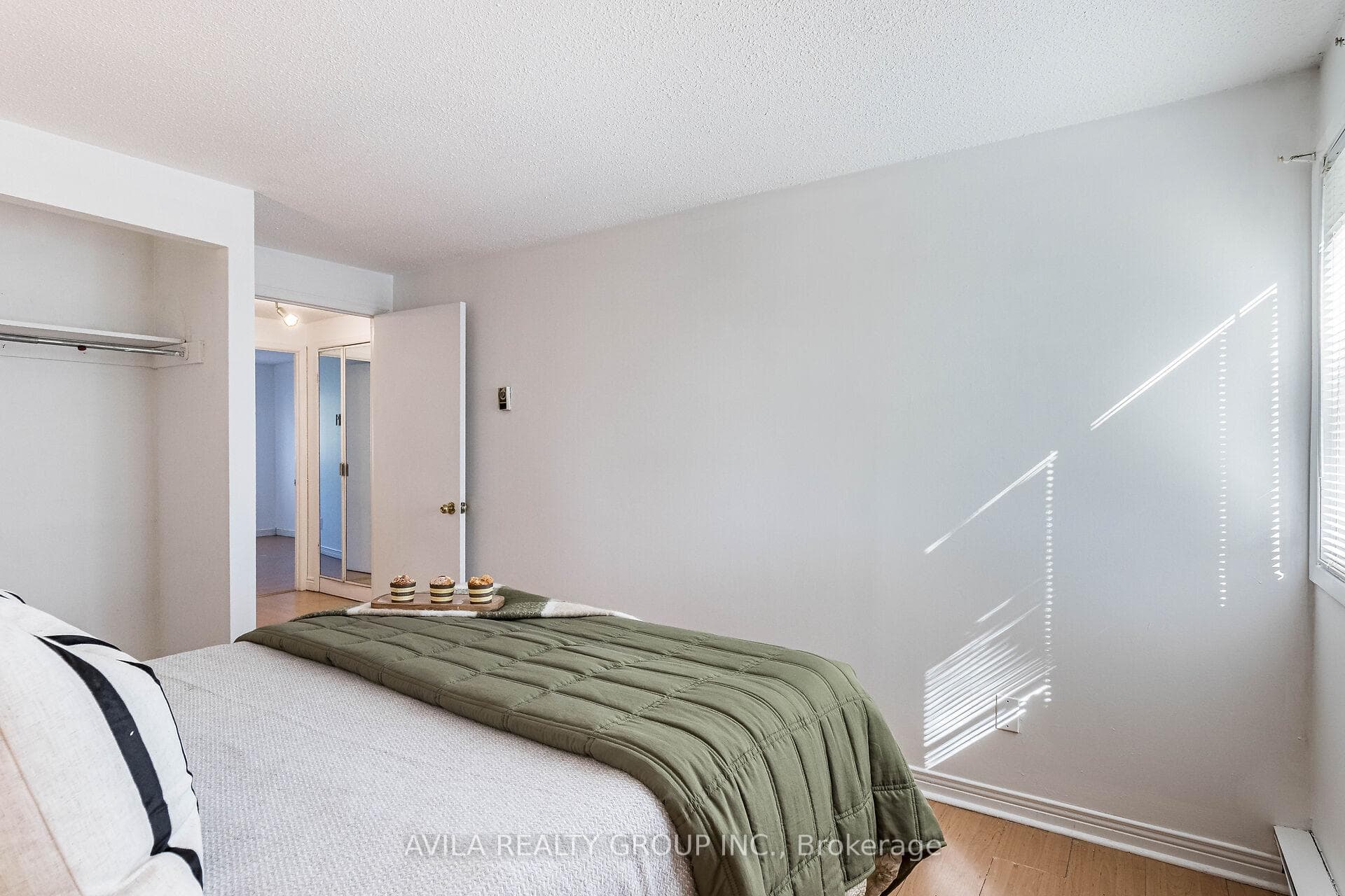 7 Gladstone Square photo 21