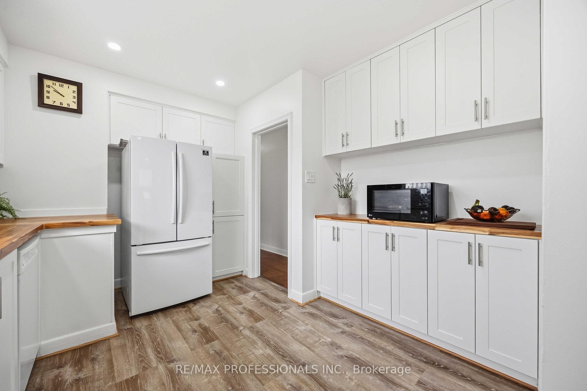 14 Dashwood Crescent photo 8