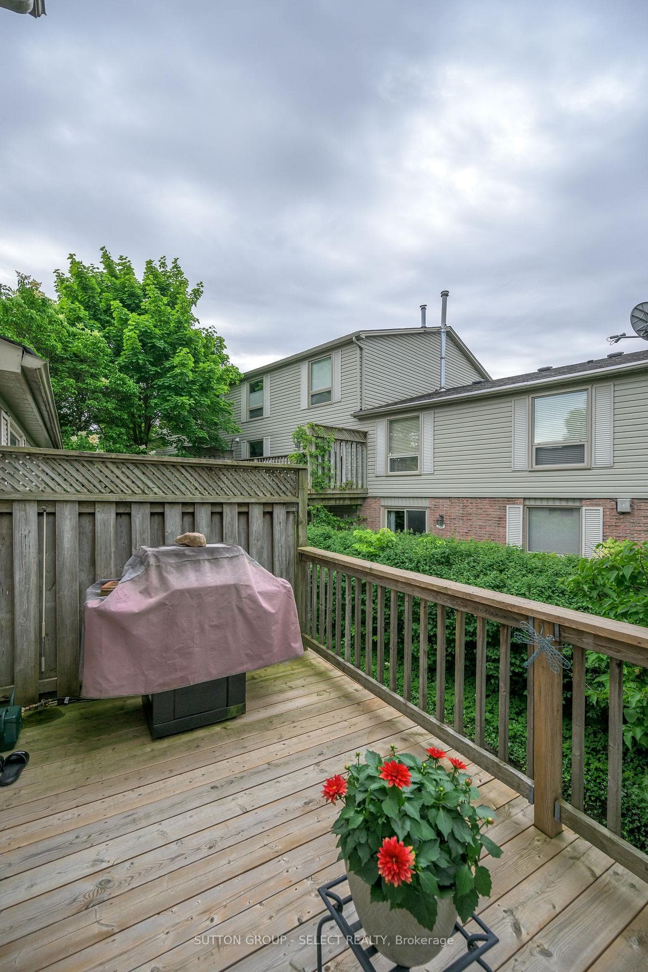 281 Everglade Crescent photo 36