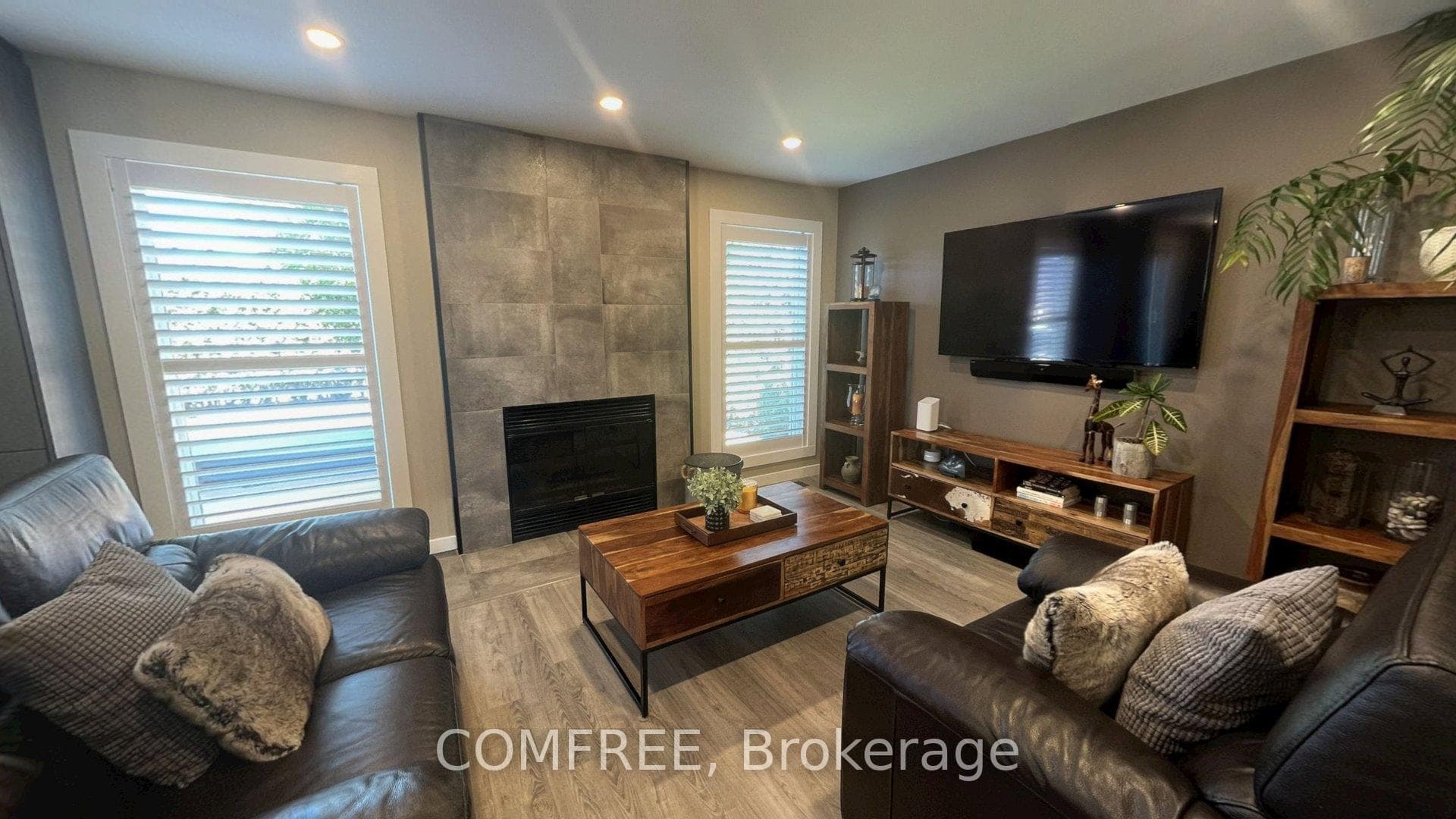 2093 Boake Street photo 9