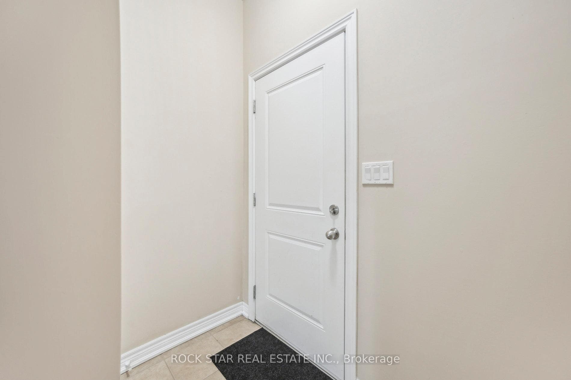 83 Wellington Street photo 28