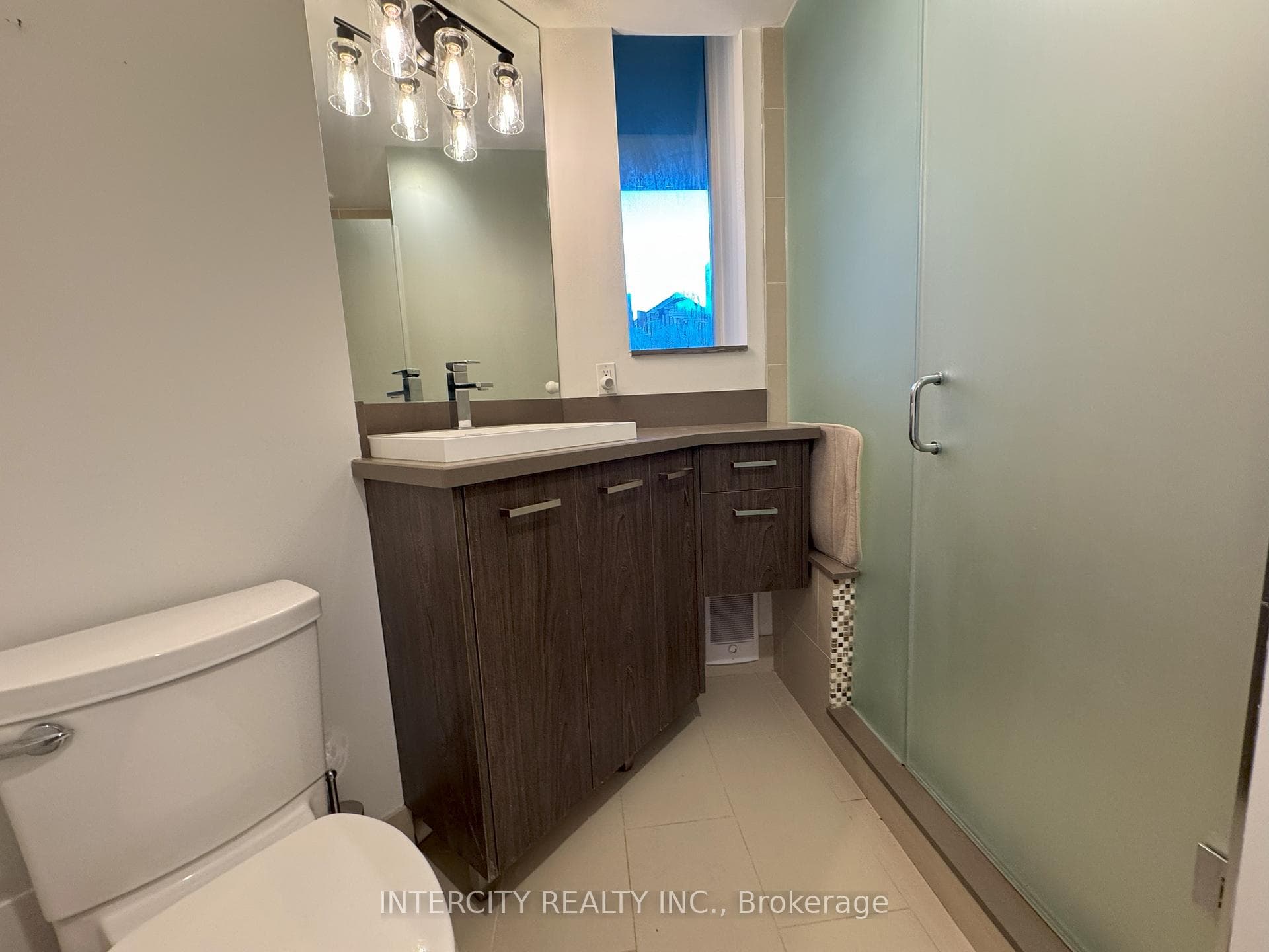 70 Alexander Street Unit 201 photo 8