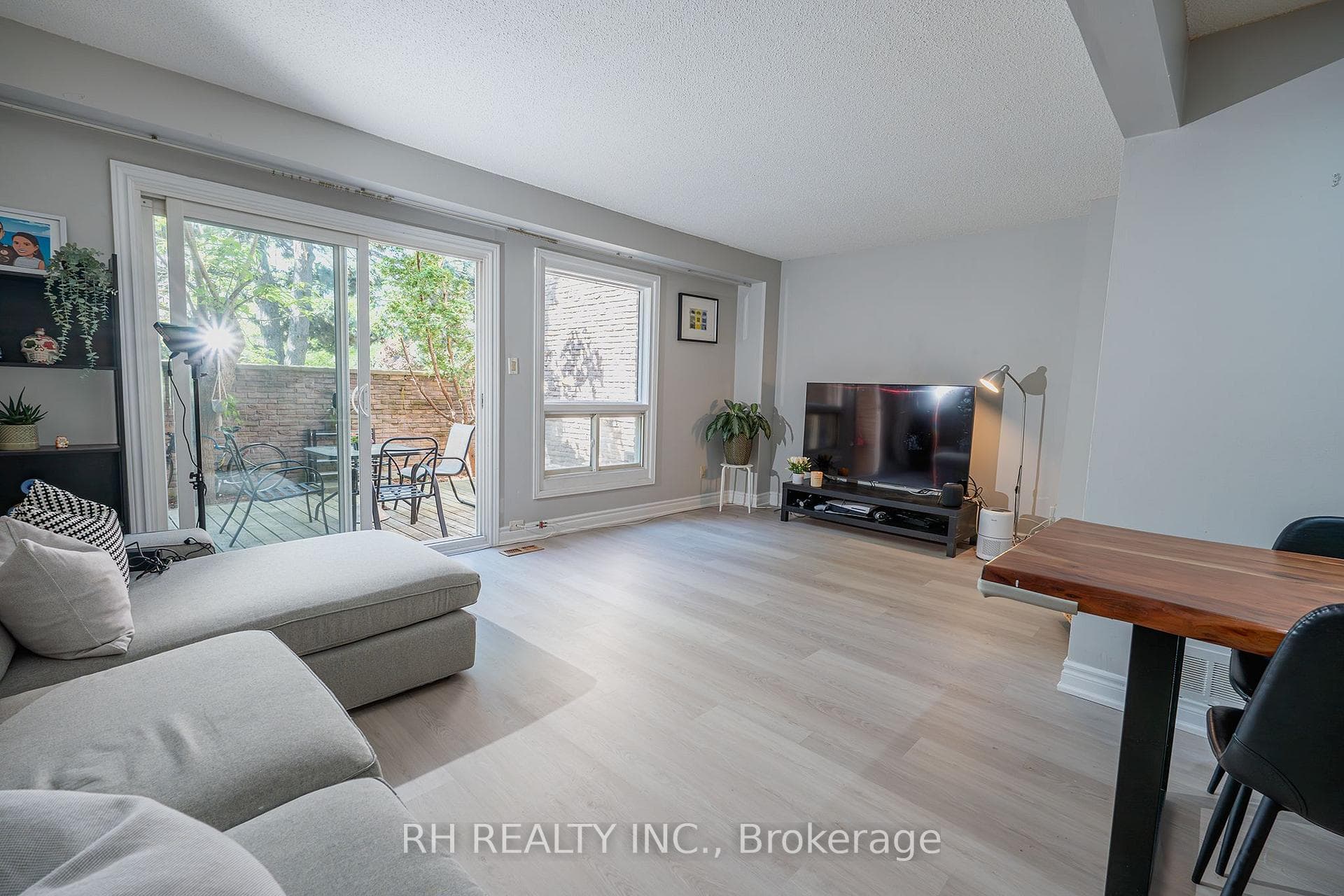 100 Burrows Hall Boulevard Unit 7 photo 4