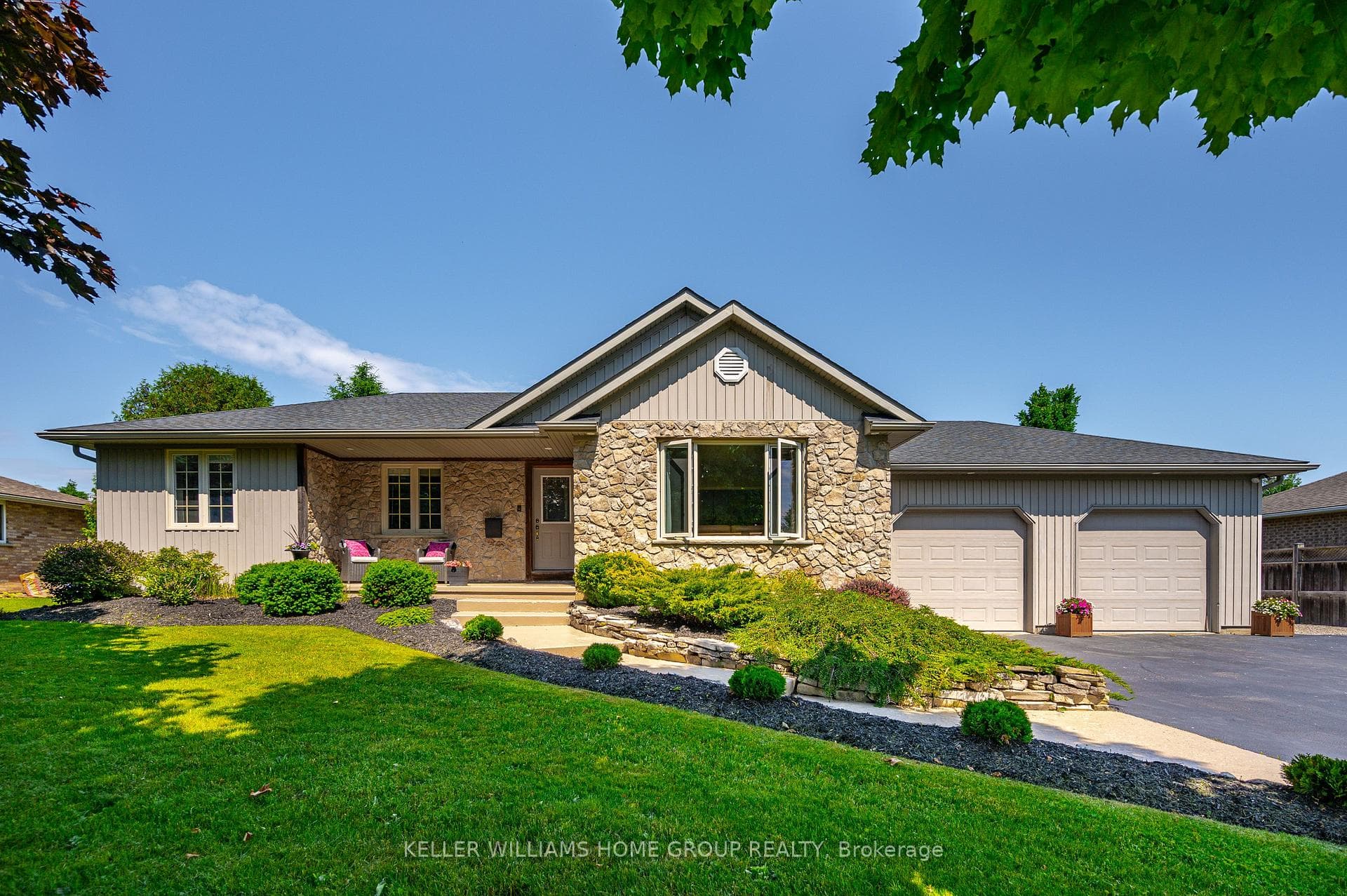 805 St George Street photo 2
