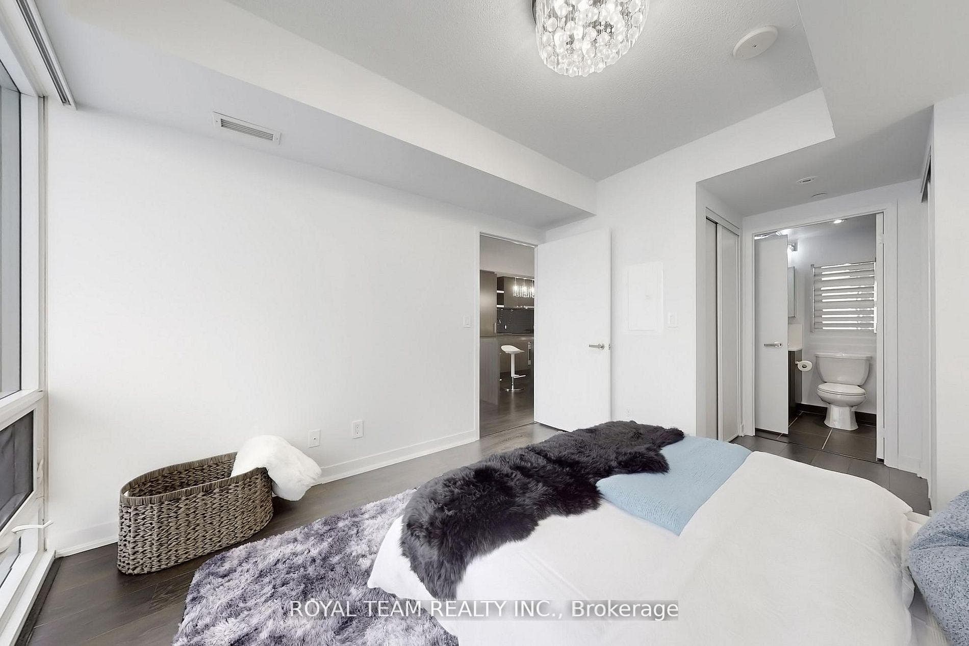 88 Harbour Street Unit 5703 photo 26