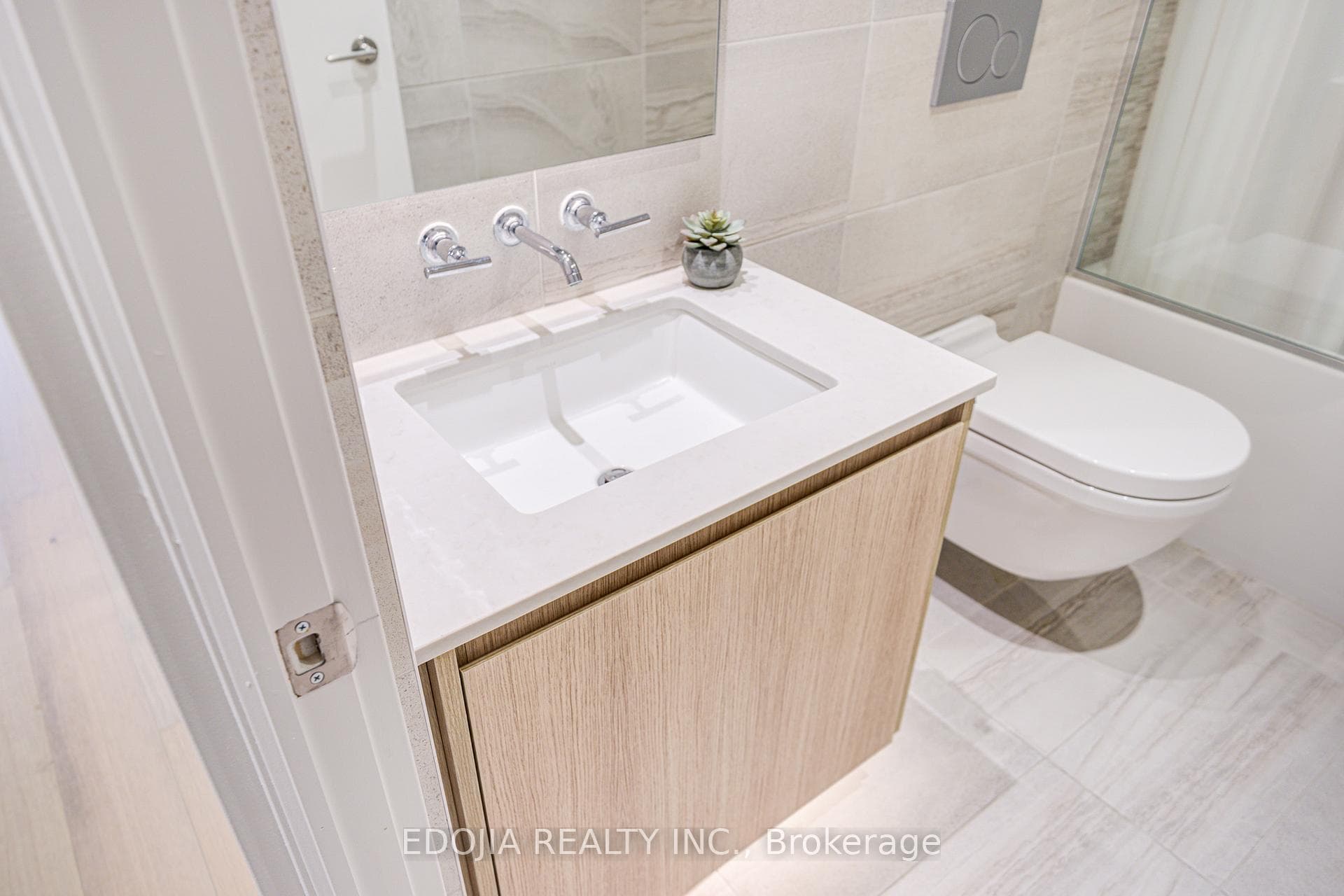 81 Wellesley Street Unit 1407 photo 8