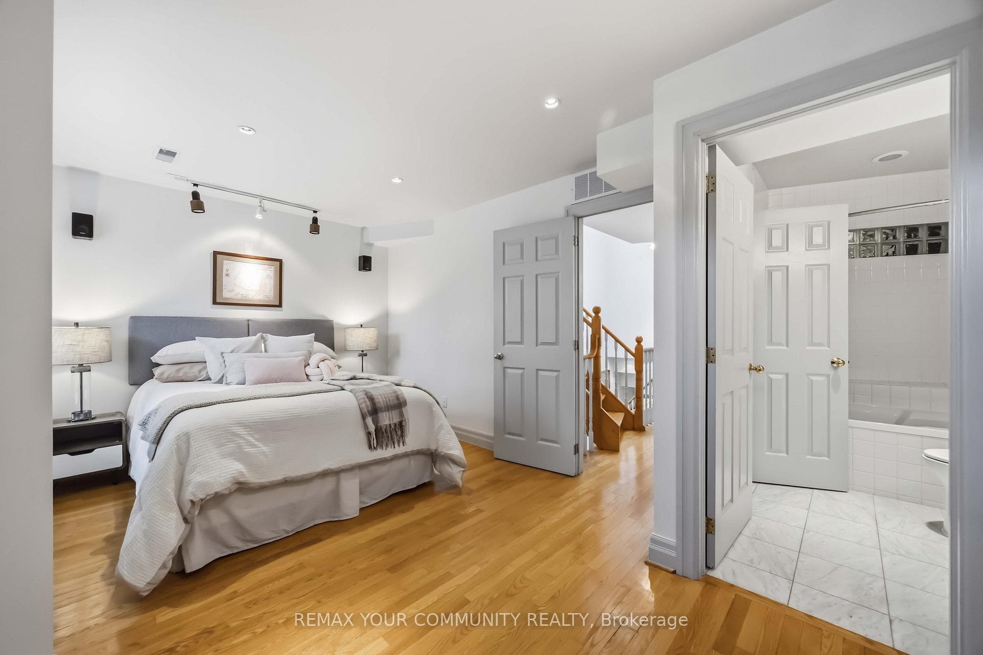 44 Castlefield Avenue photo 22