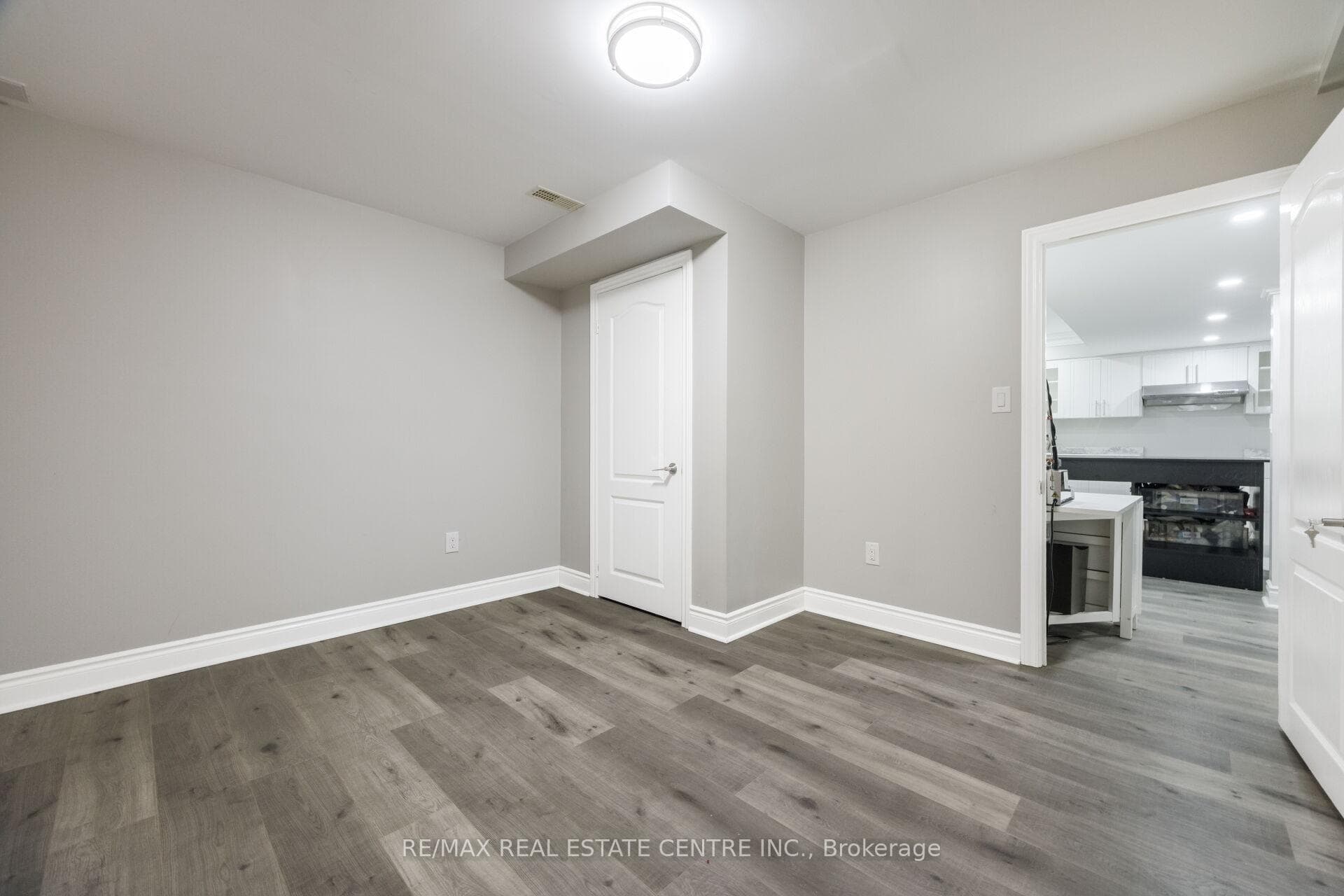 58 Seafair Crescent photo 42