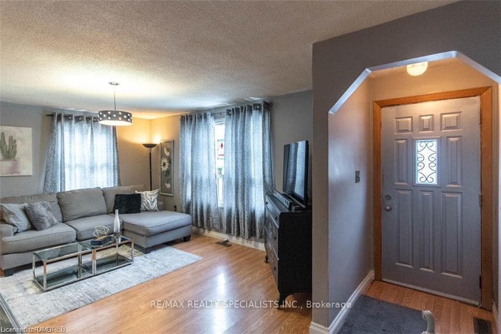 9697 Dickenson Road photo 4
