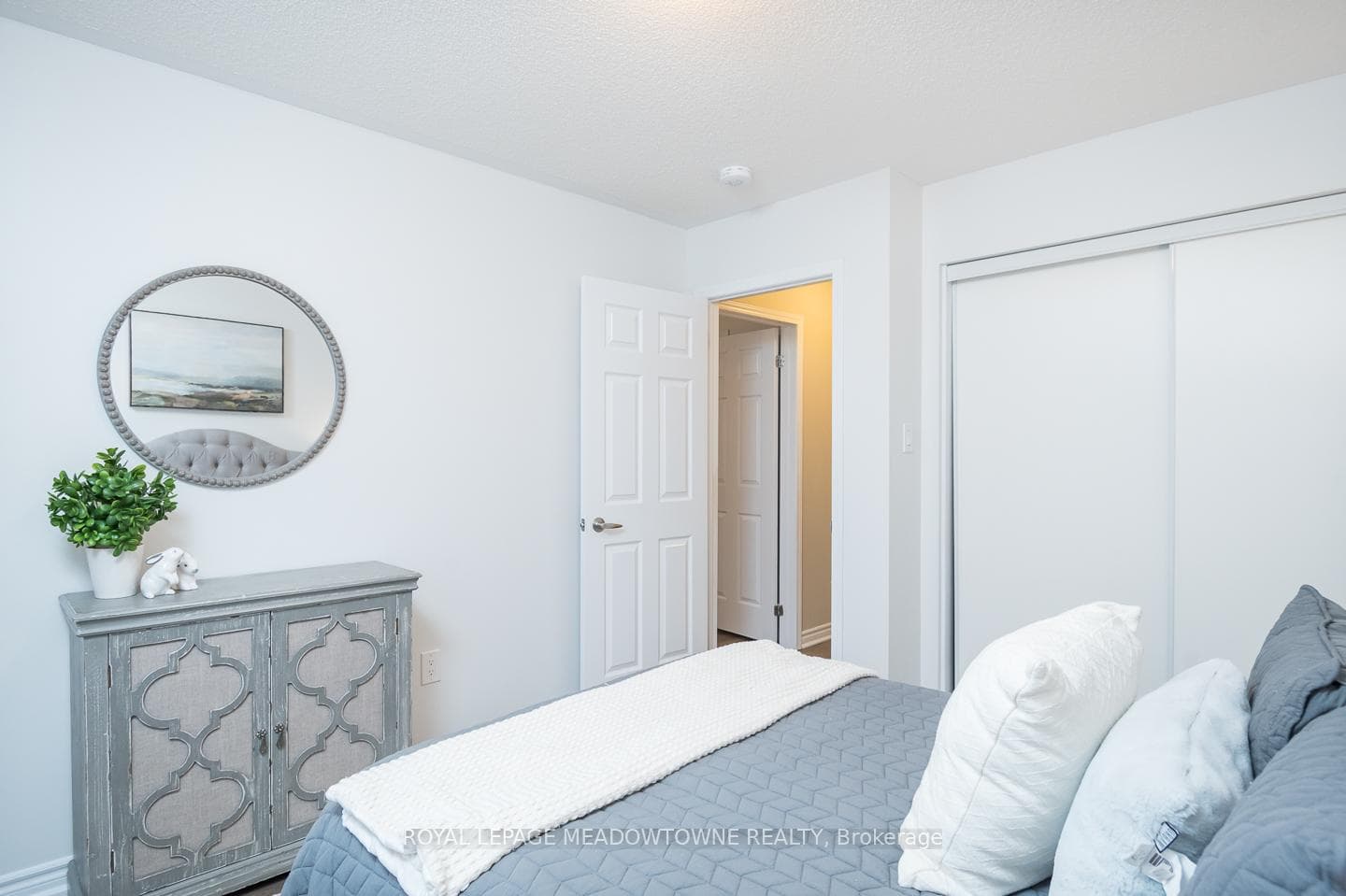 1667 Clitherow Street photo 31