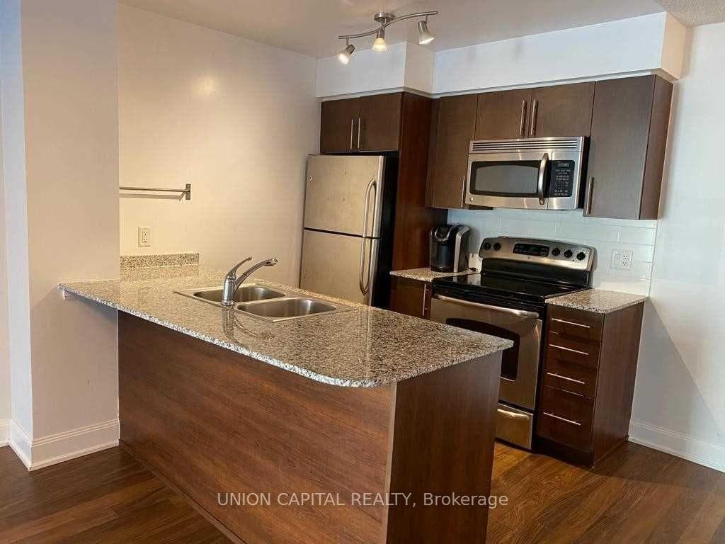 2191 Yonge Street Unit 912 photo 4