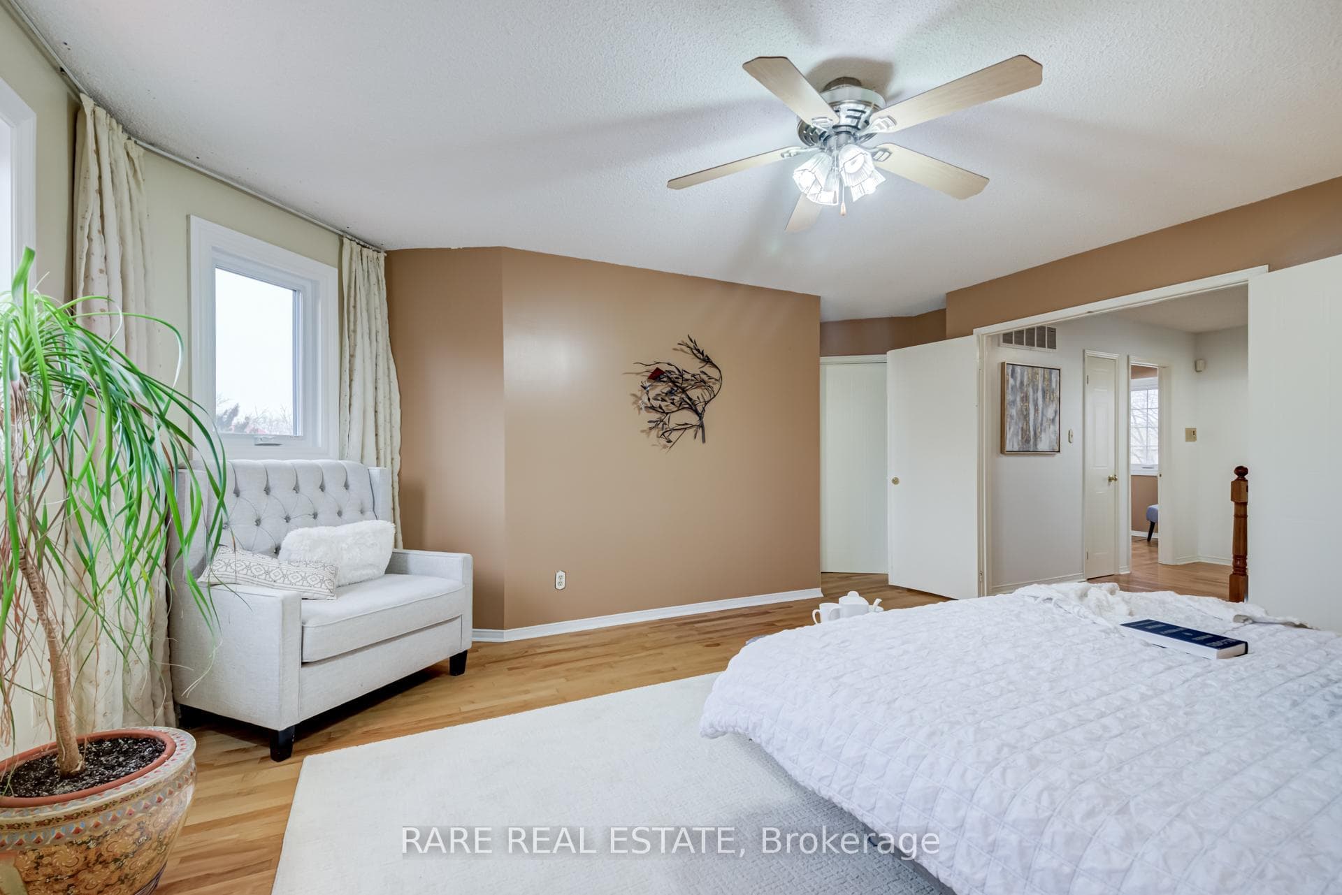552 Morrish Road photo 16
