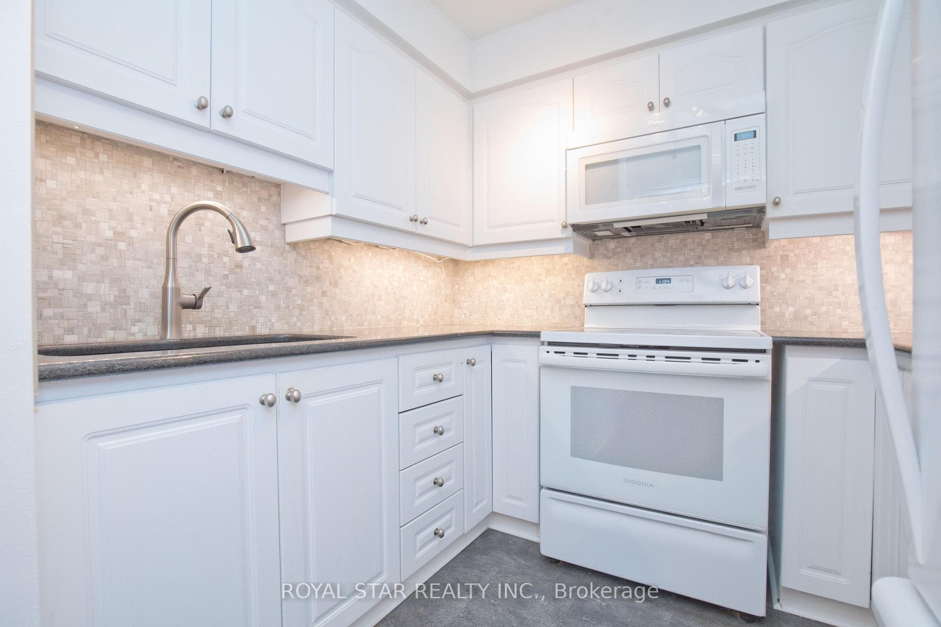 1535 Lakeshore Road Unit 1607 photo 11