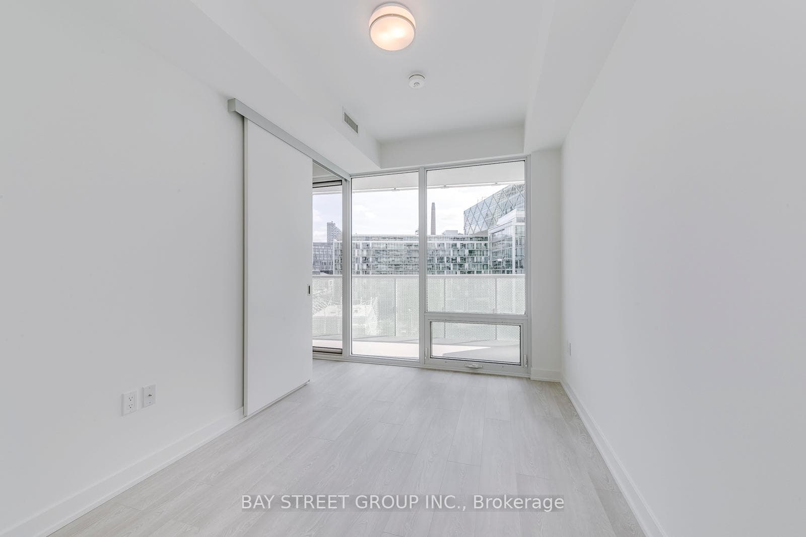 15 Queens Quay Unit 624 photo 14