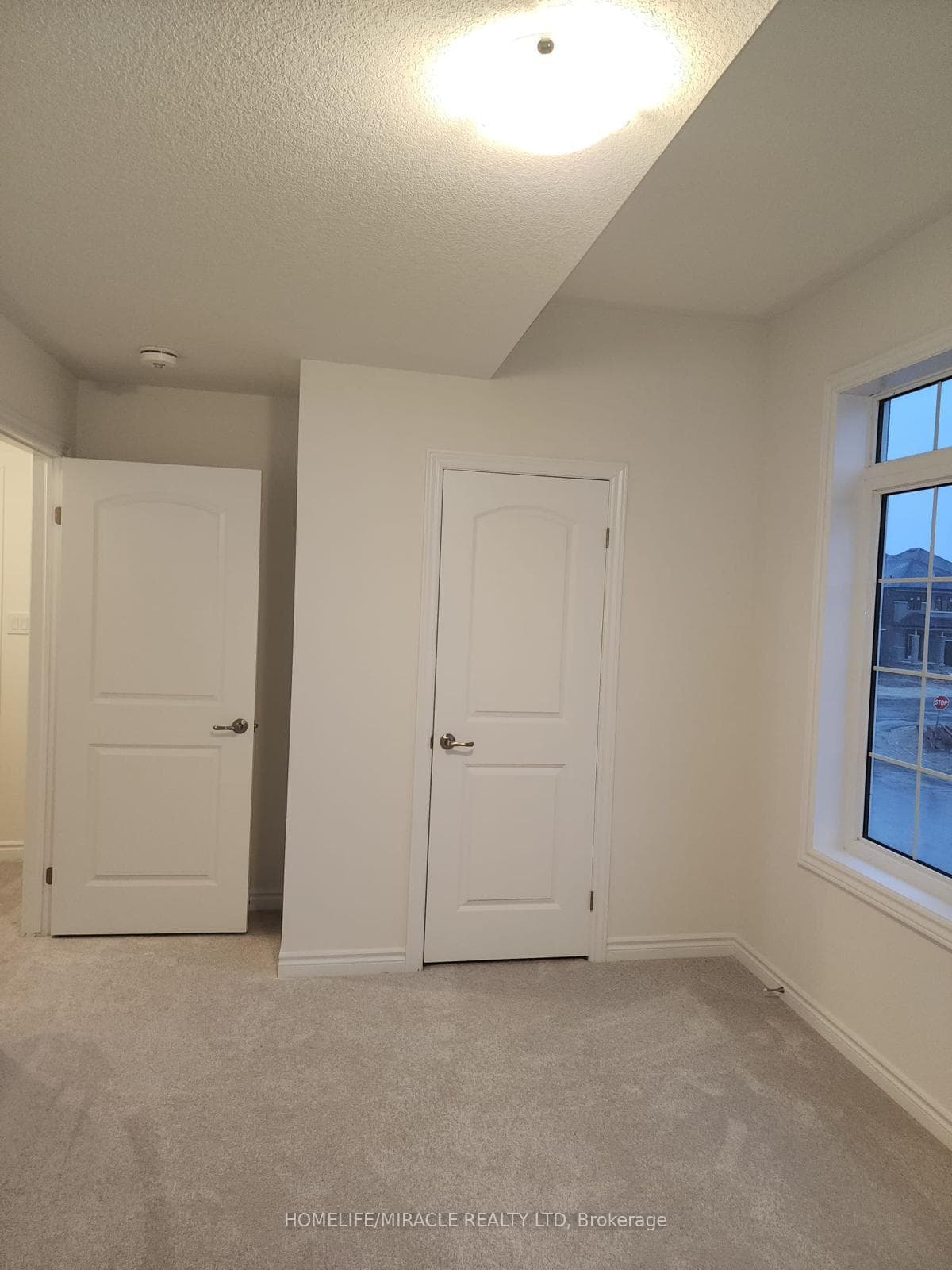 35 Jenner Drive photo 12
