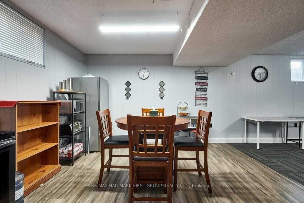 11 Jane Avenue photo 22