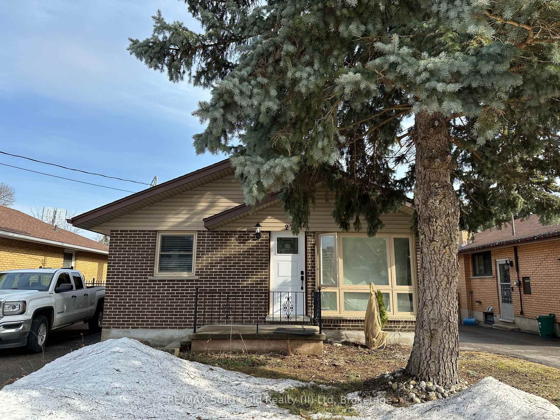 27 Winslow Drive photo 1