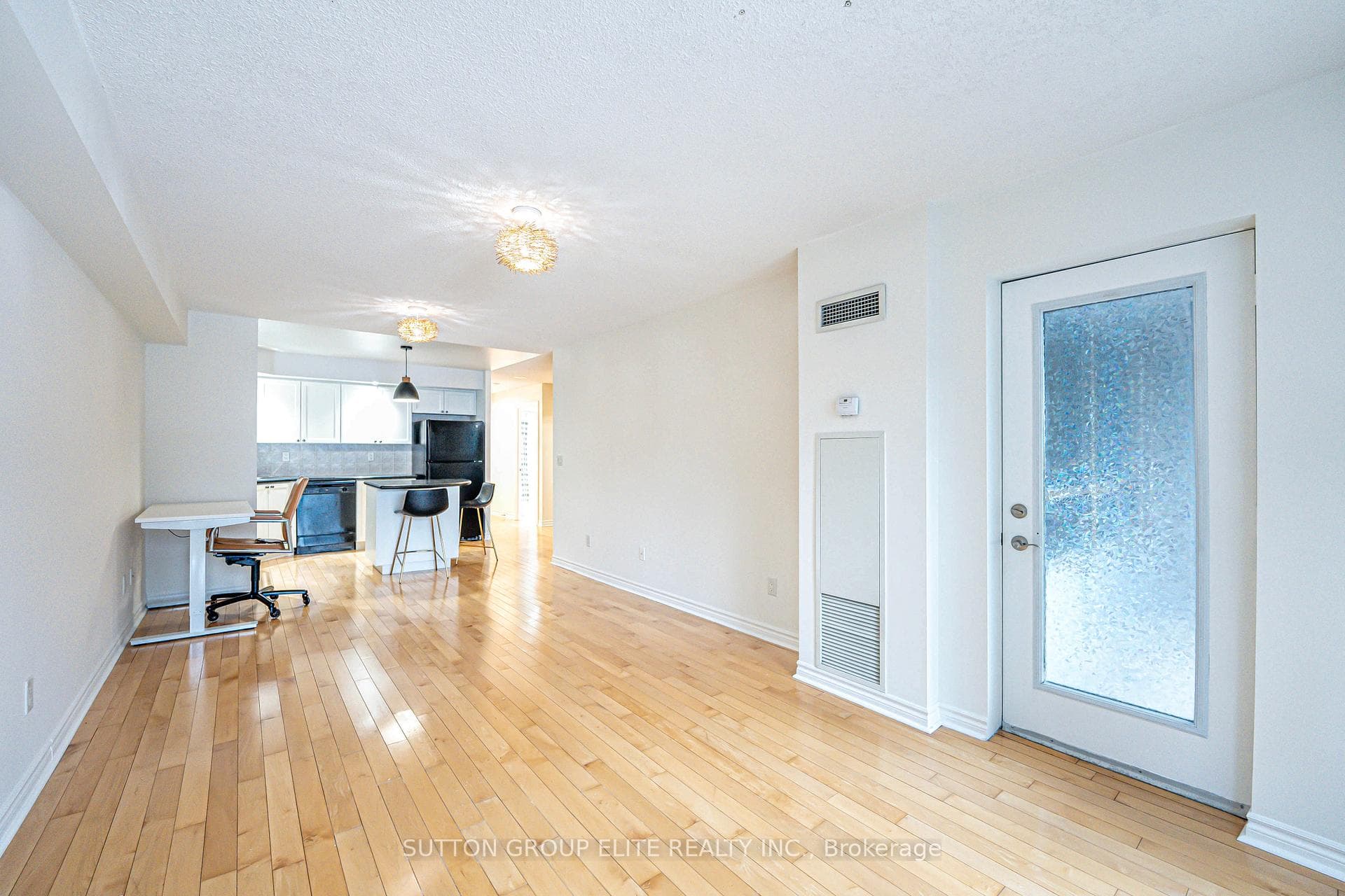 250 Wellington Street Unit 636 photo 13