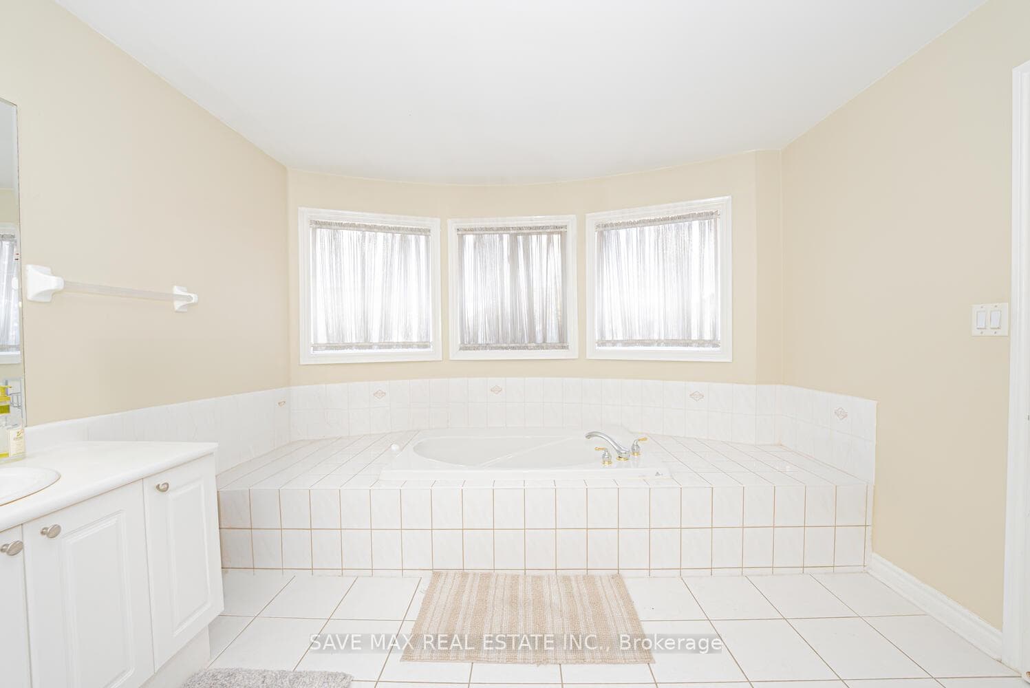 670 Macbeth Heights photo 32