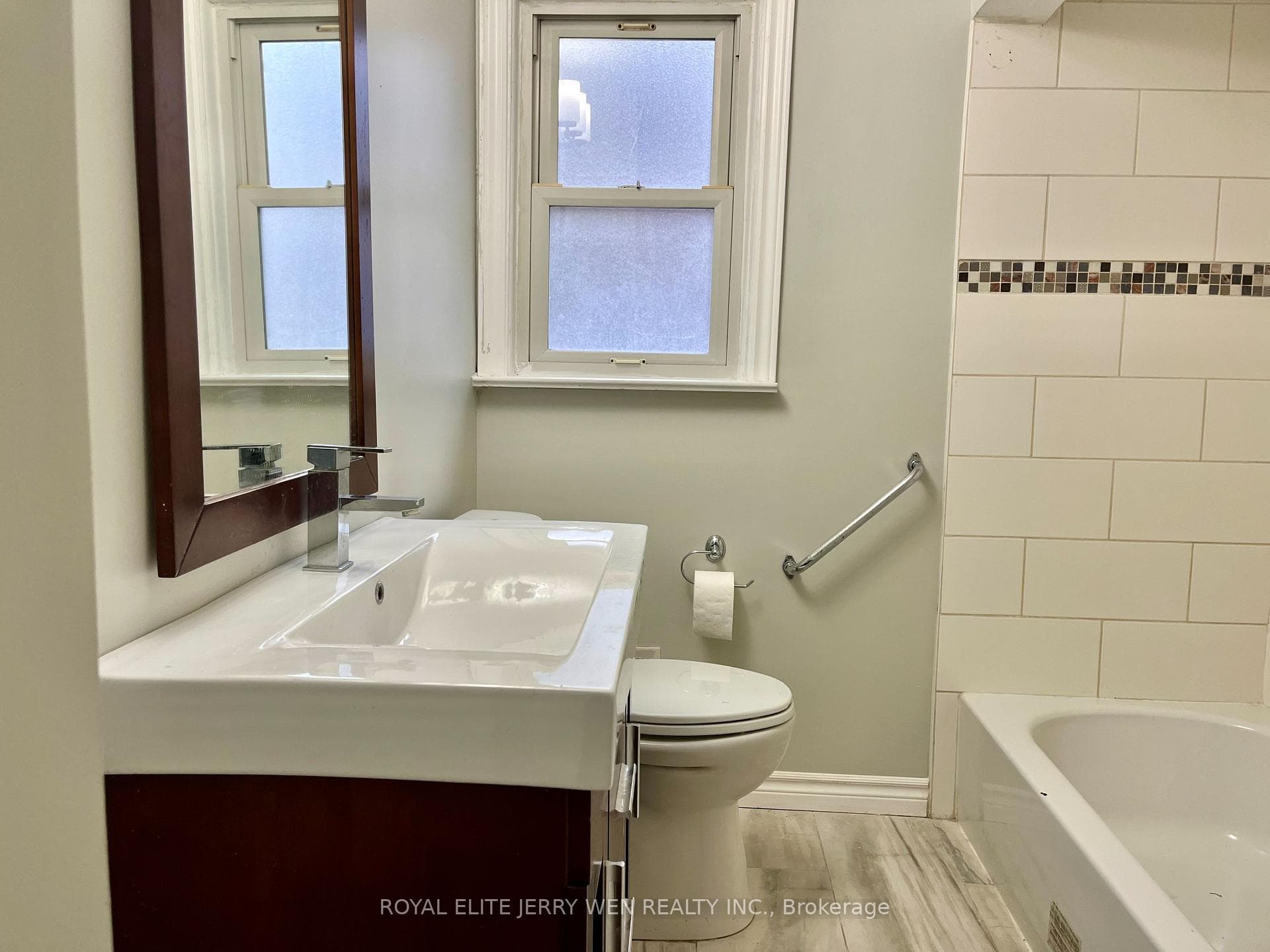 52 Monkswood Crescent Unit upper photo 11