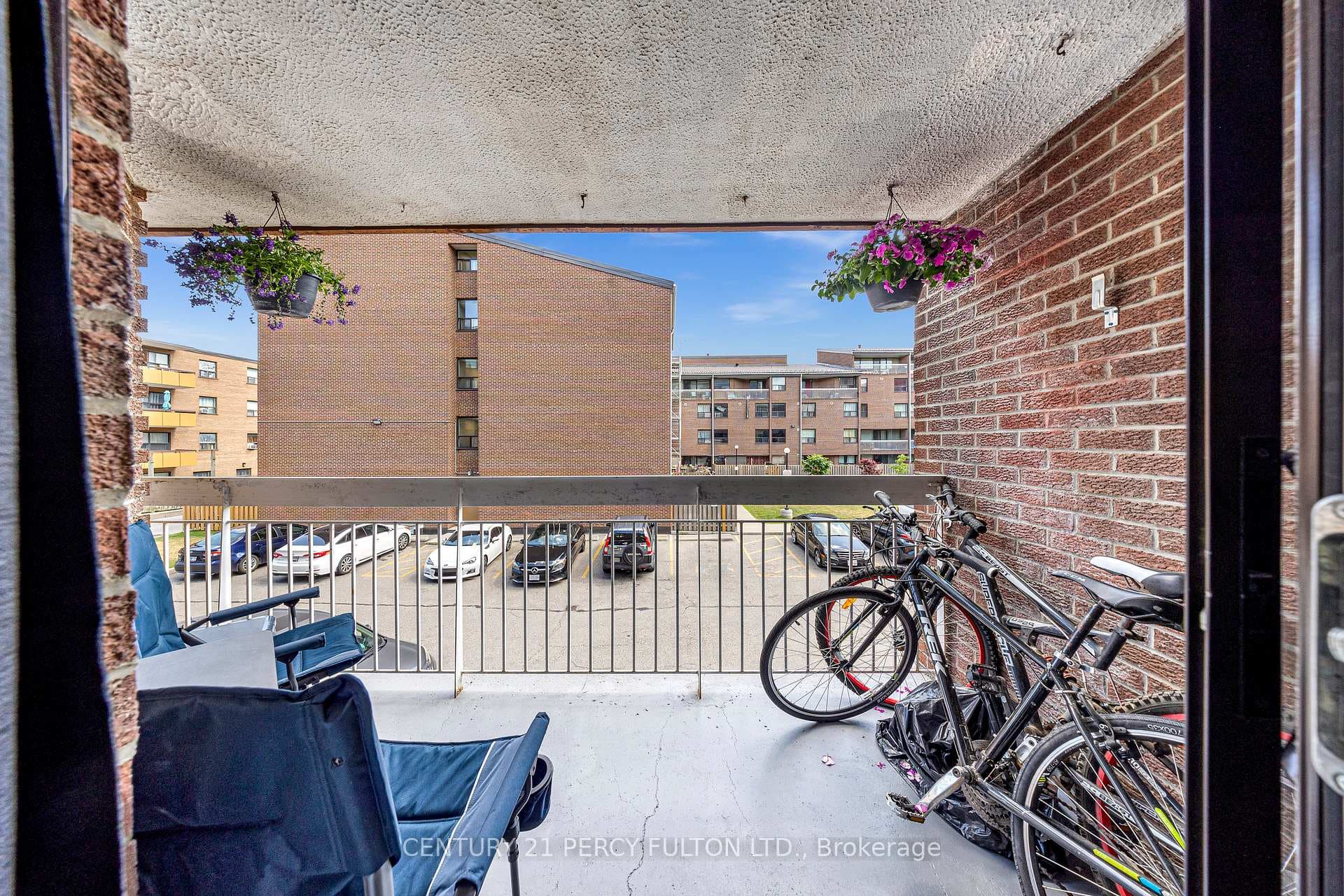 4062 Lawrence Avenue Unit 204 photo 21