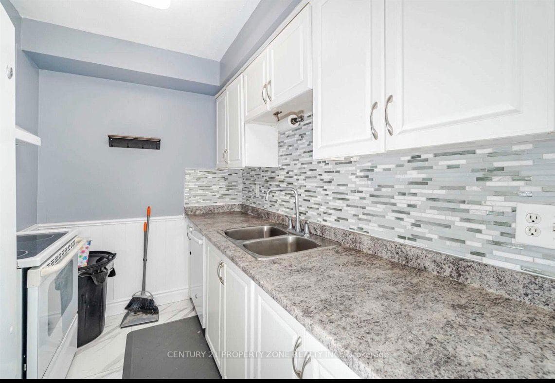 26 Sandringham Court photo 5