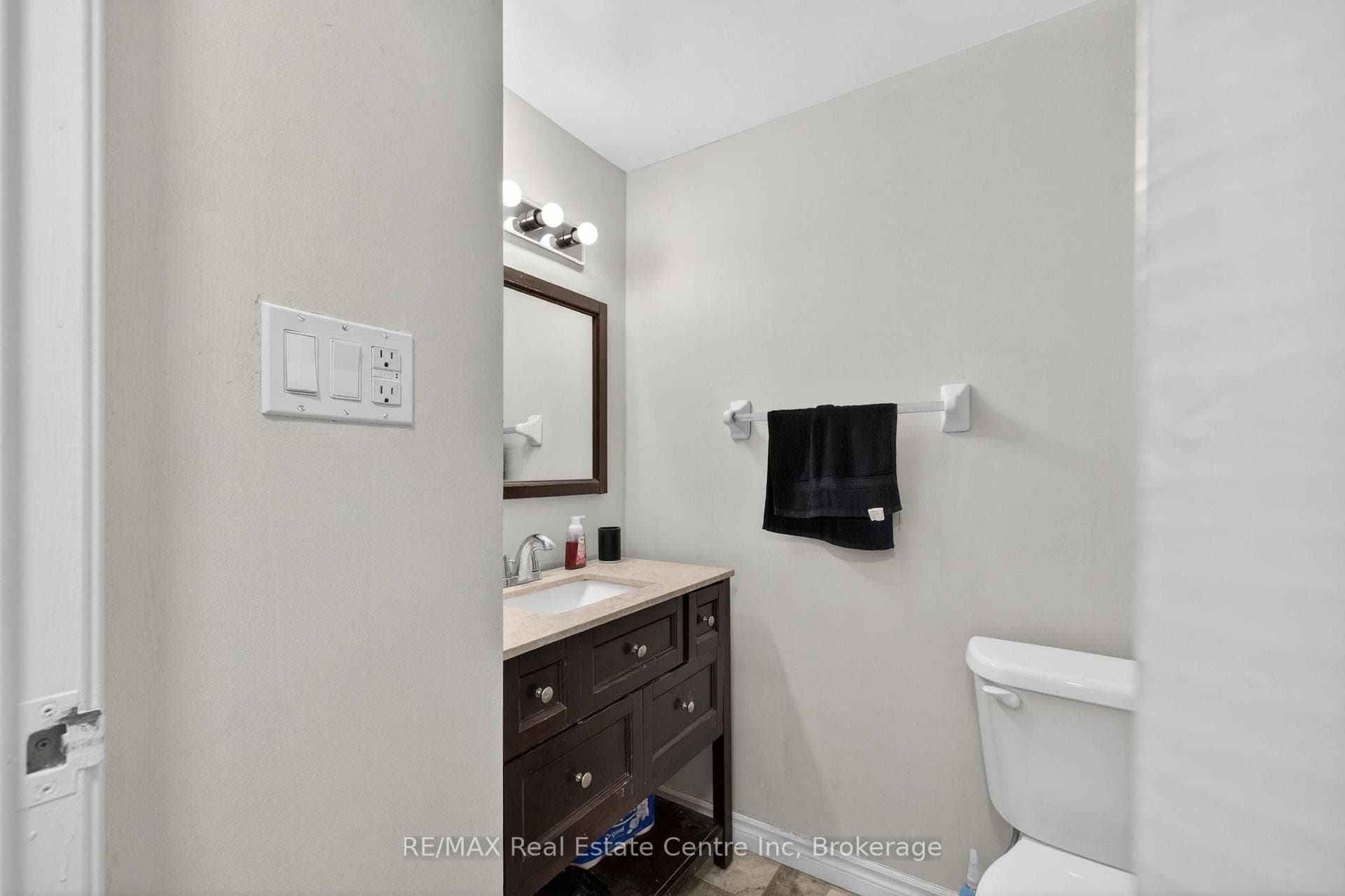 137 Dovercliffe Road photo 20