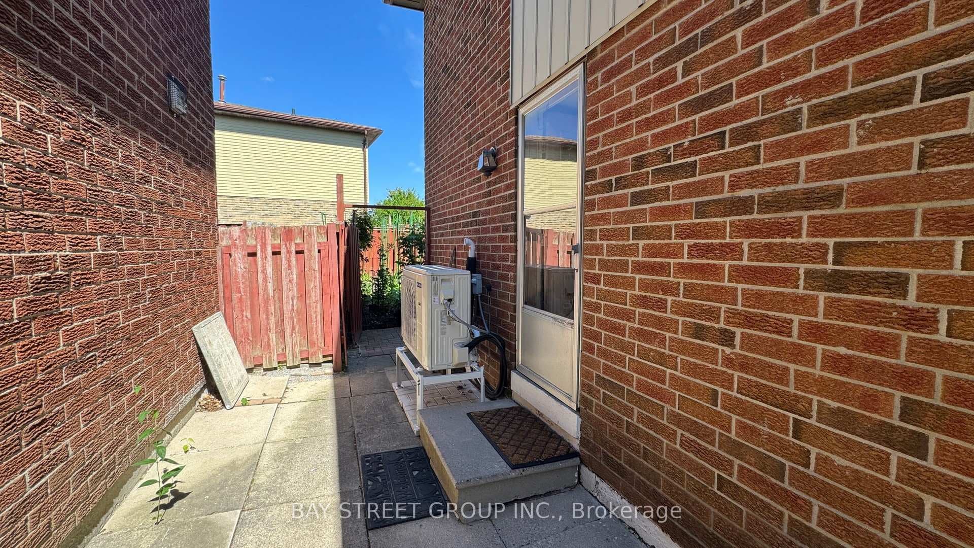 49 Pepperell Crescent photo 20