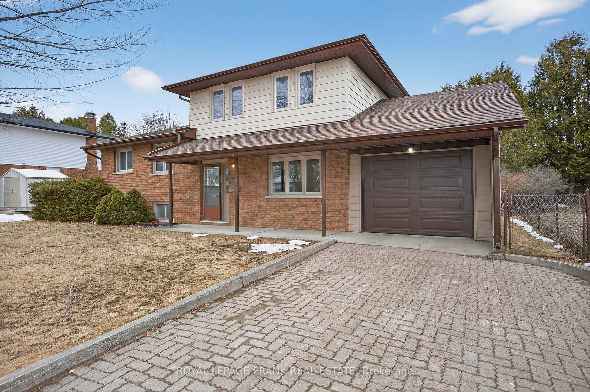 2260 Kawartha Hts Boulevard photo 4