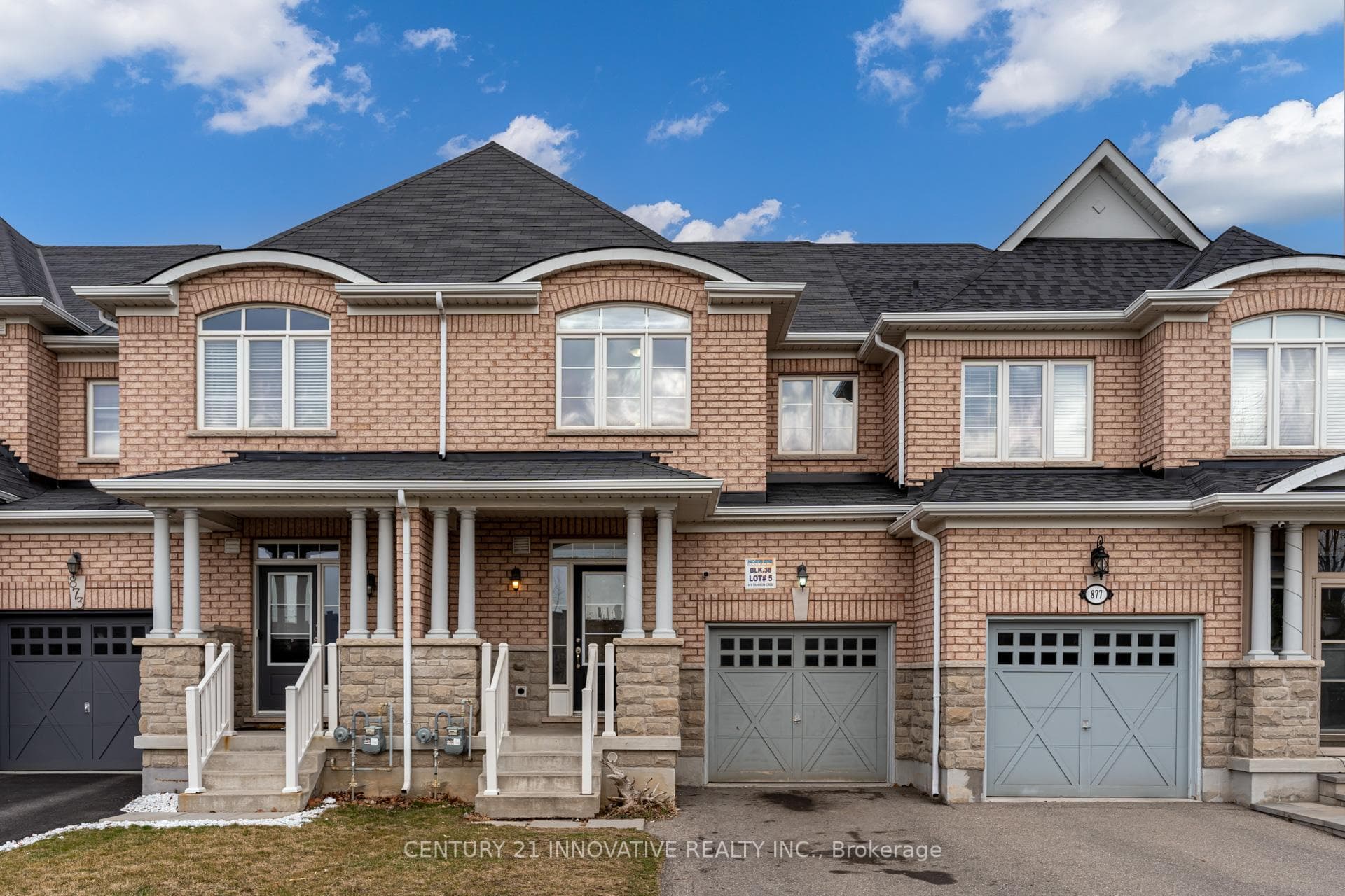 875 Transom Crescent photo 1