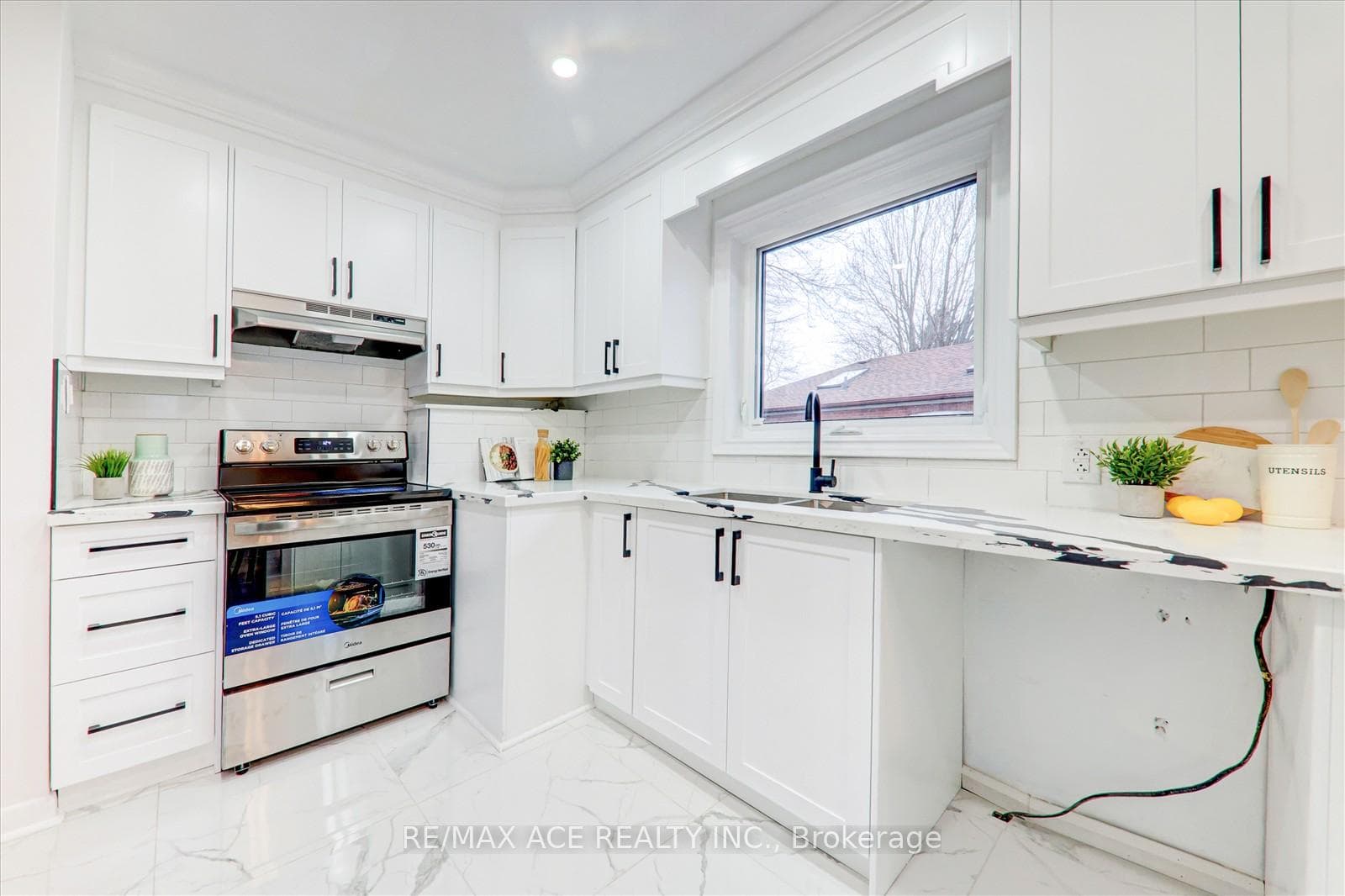 20 Blakemanor Boulevard photo 14