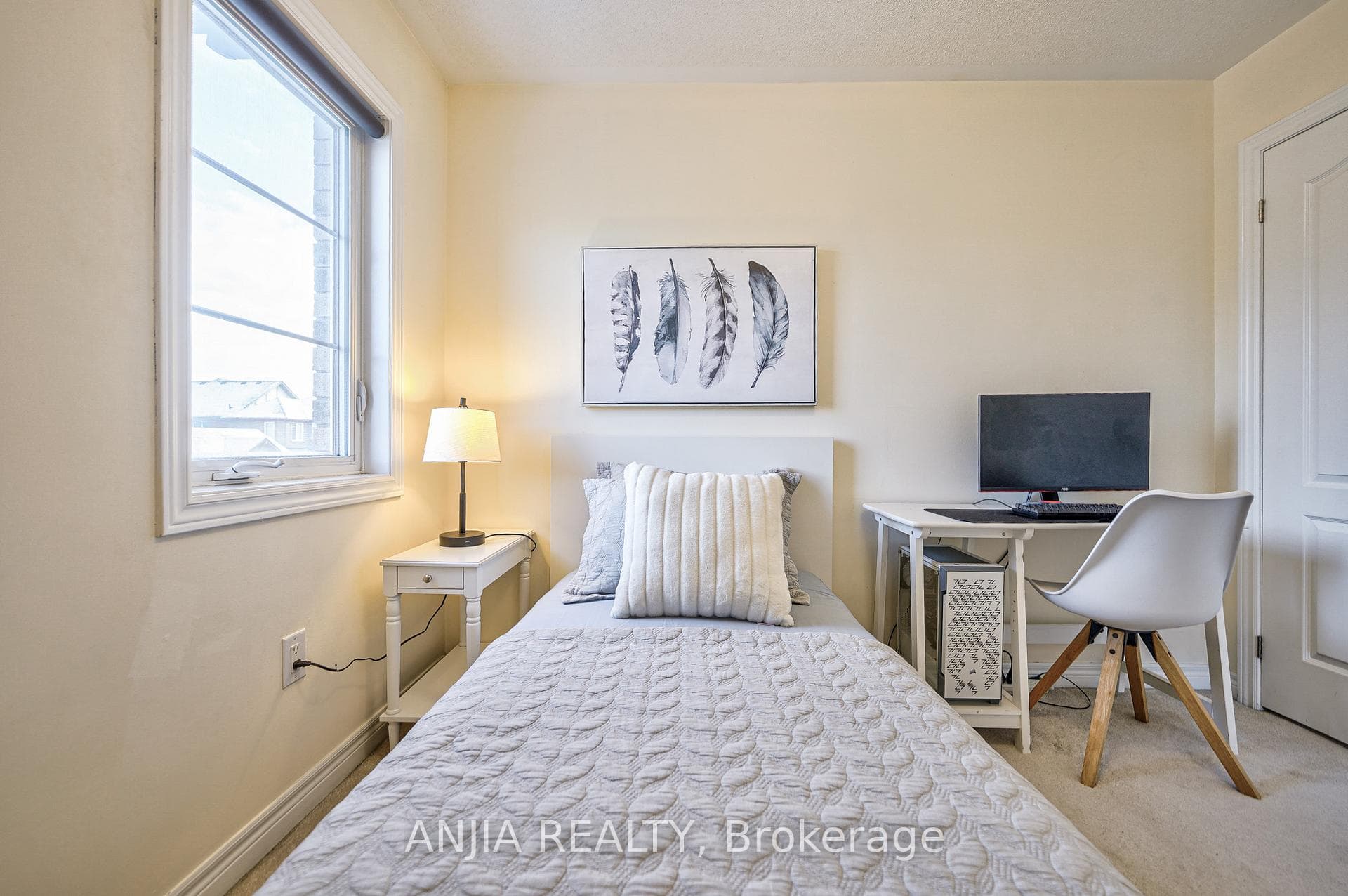 1 Demott Avenue photo 25