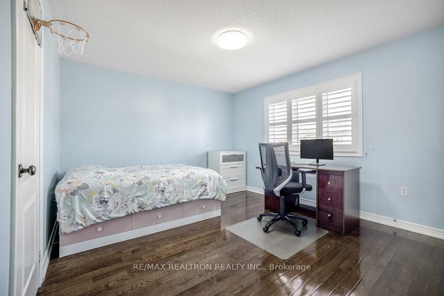 110 Riverwalk Drive photo 27