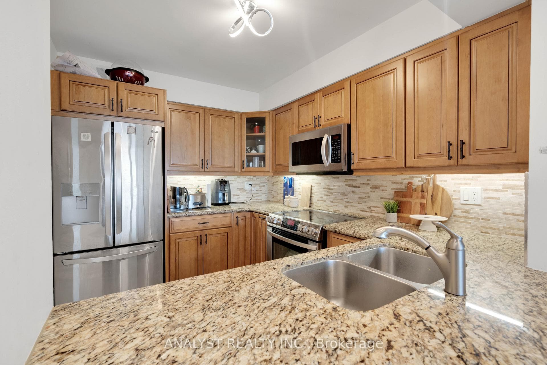 50 Eglinton Avenue Unit 909 photo 11