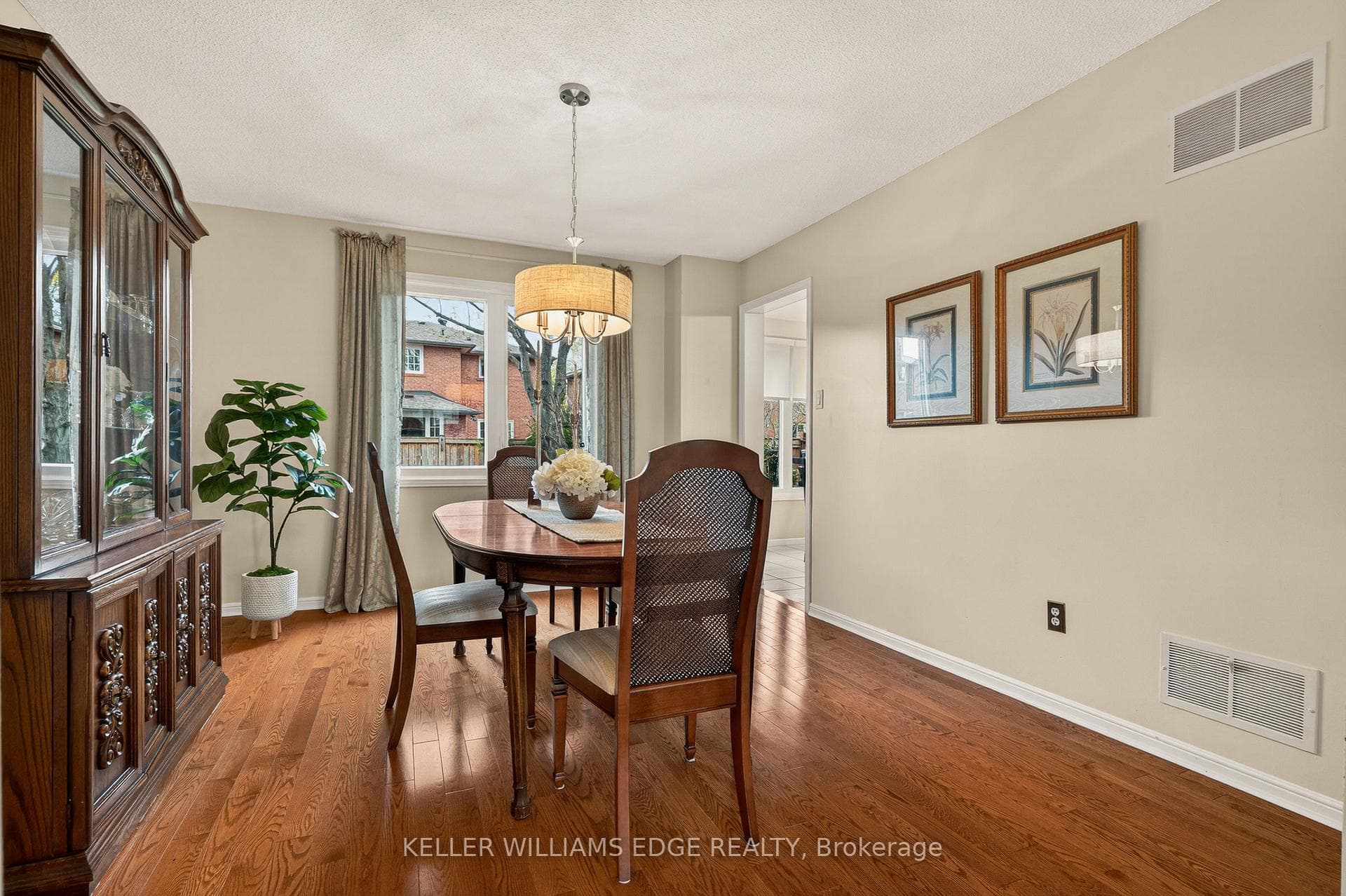 520 Woodview Road photo 8