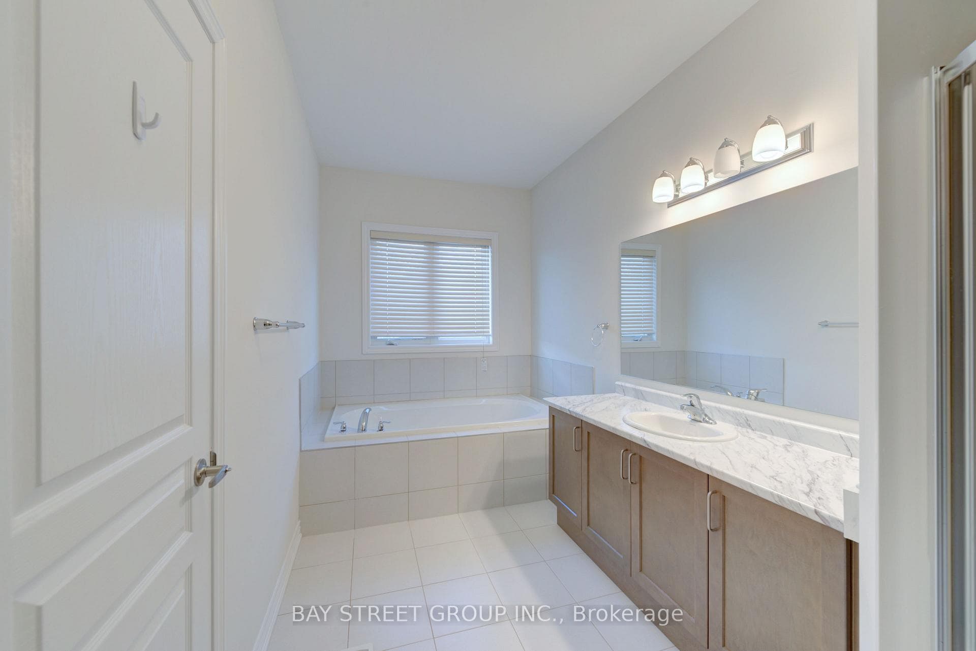 192 Paradelle Drive photo 17