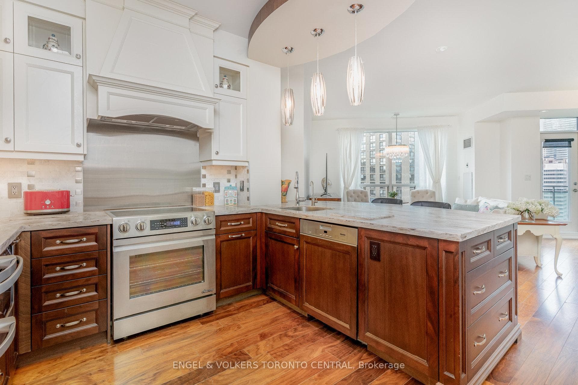 300 Bloor Street Unit 2107 photo 6