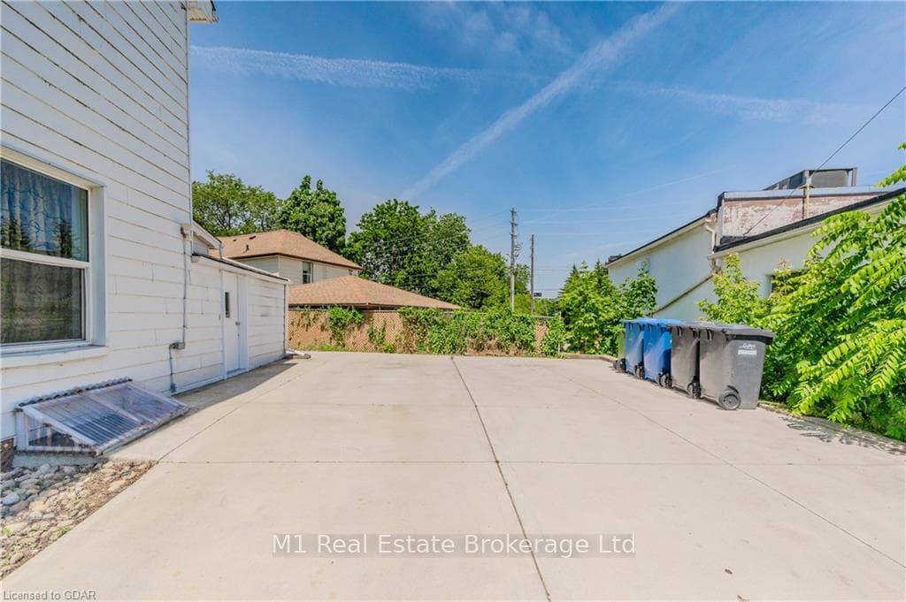 194 YORK Road photo 35