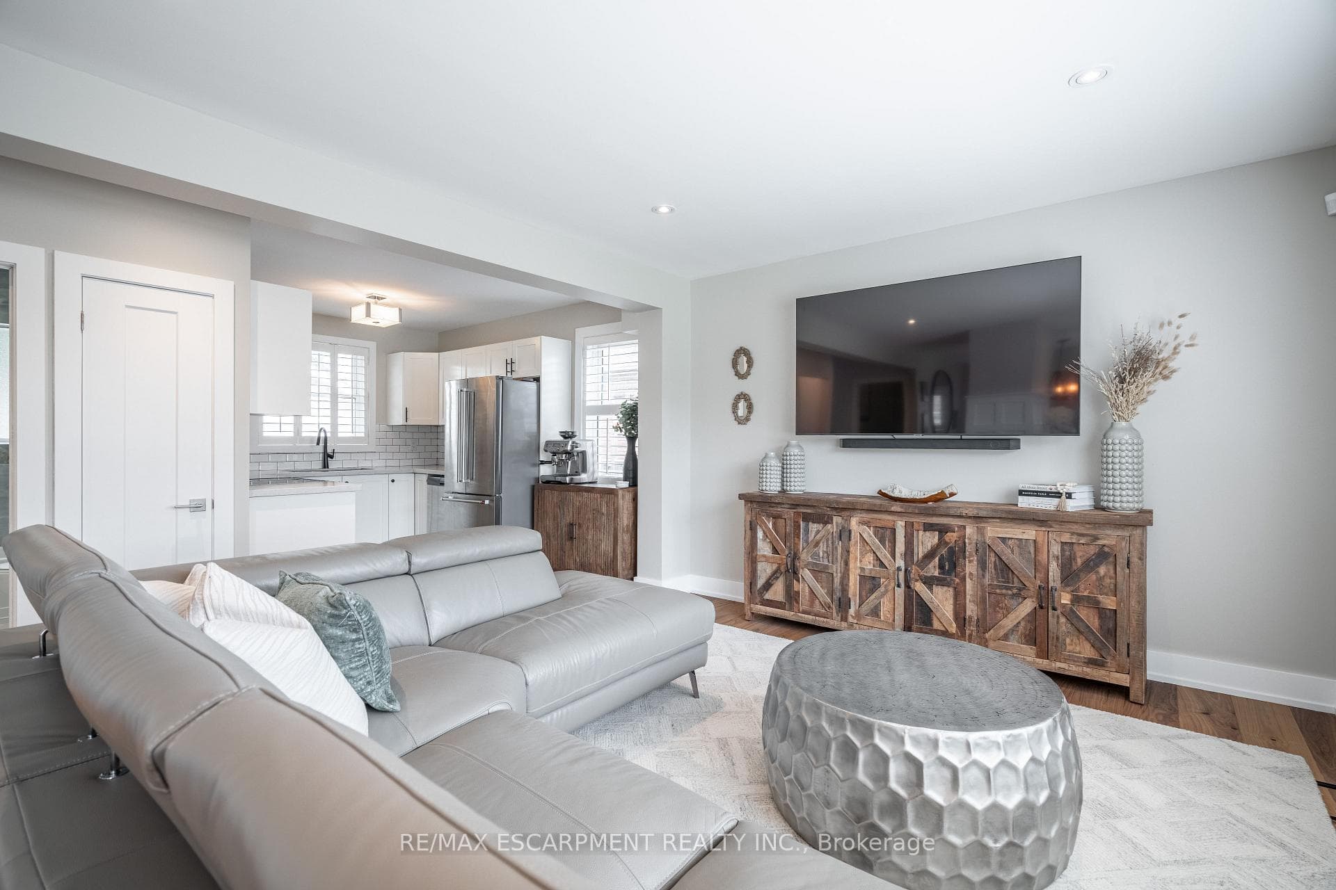 271 Mcneilly Road photo 8
