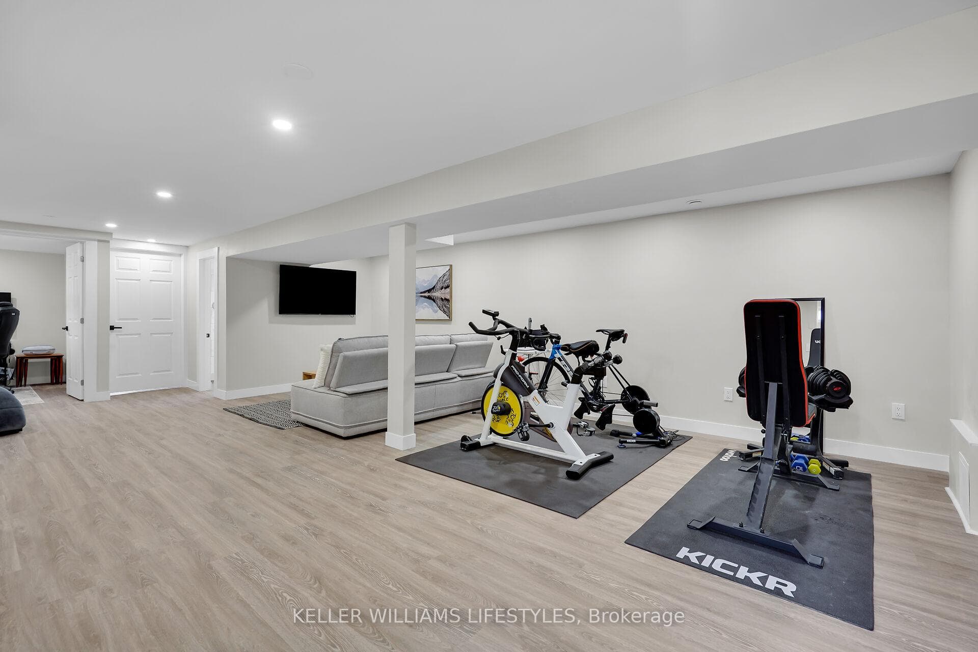 28 Vanier Place photo 24