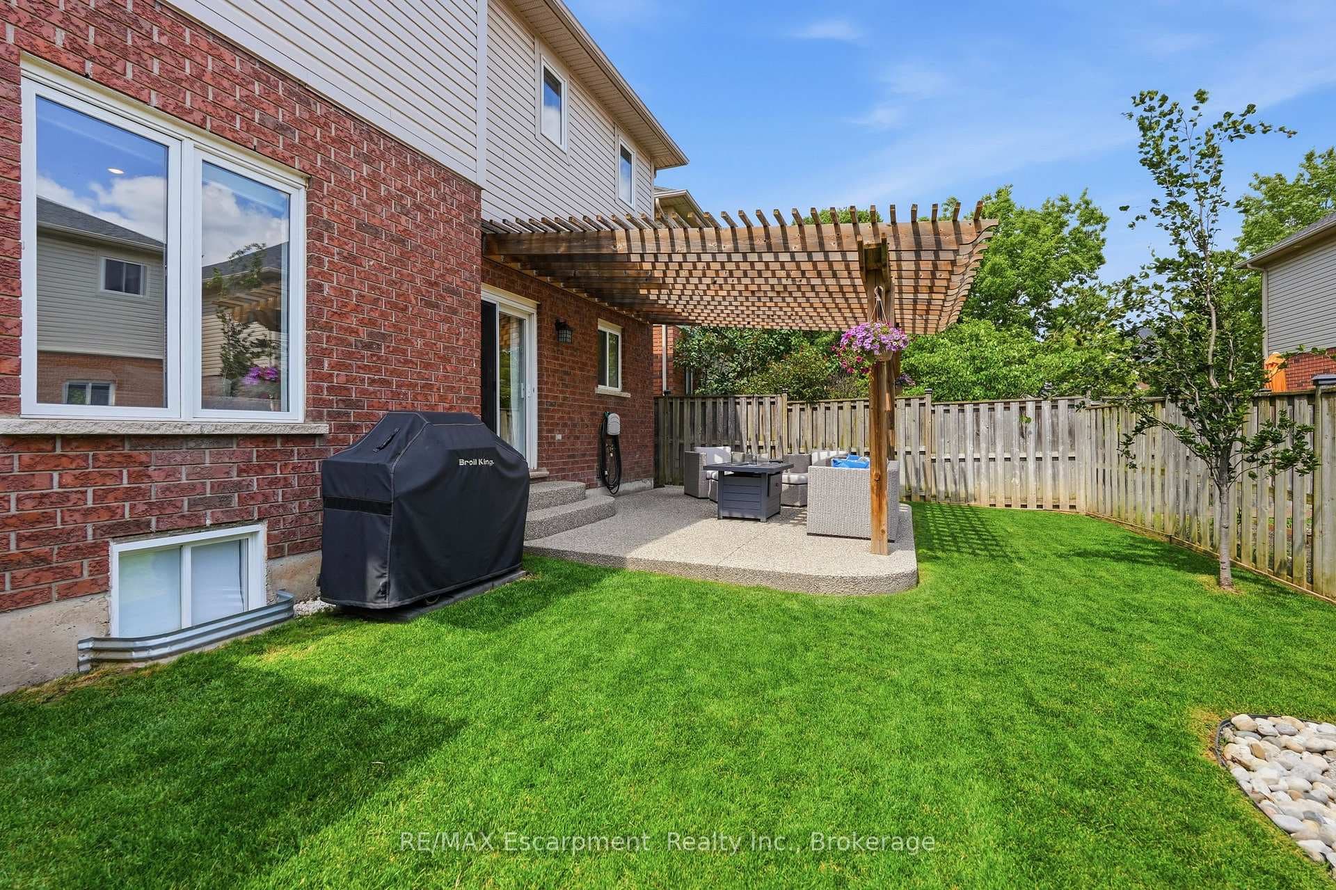 5216 Garland Crescent photo 43