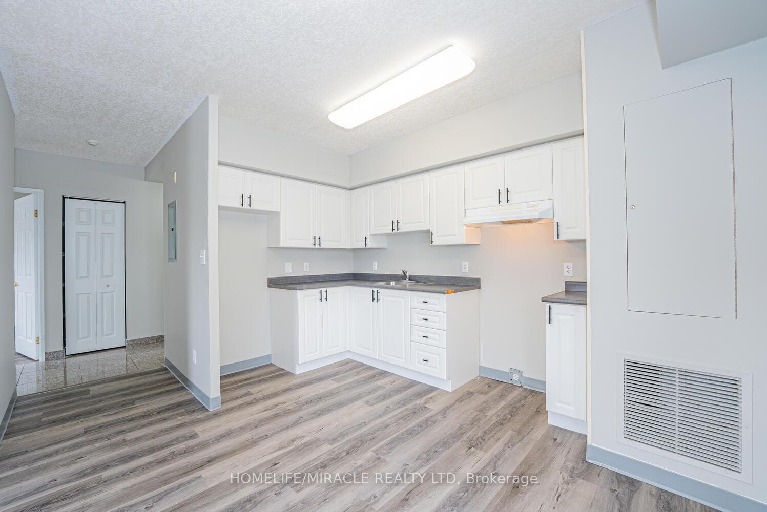 274 Erb Street Unit 610 photo 5
