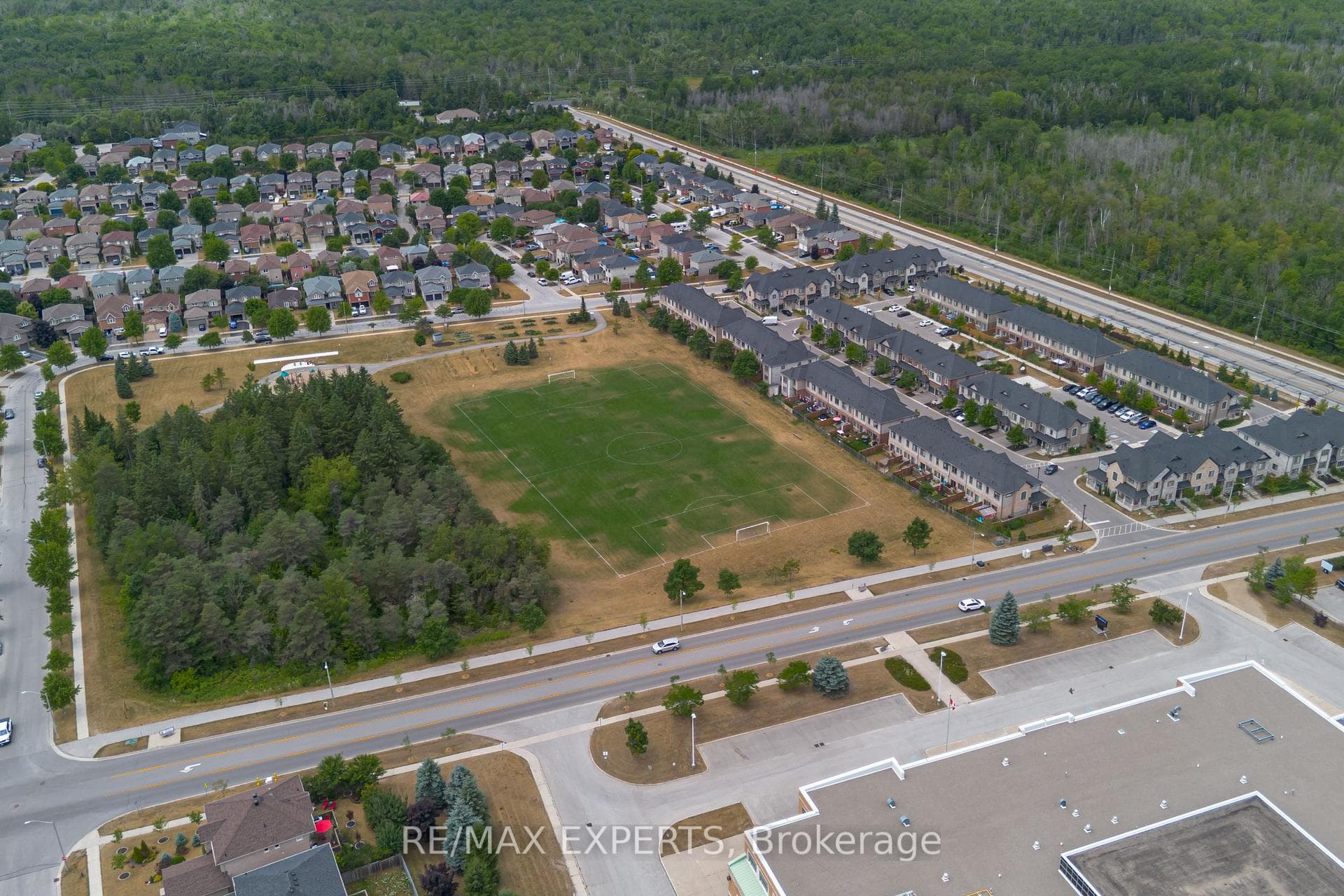 21 Cygnus Crescent photo 33
