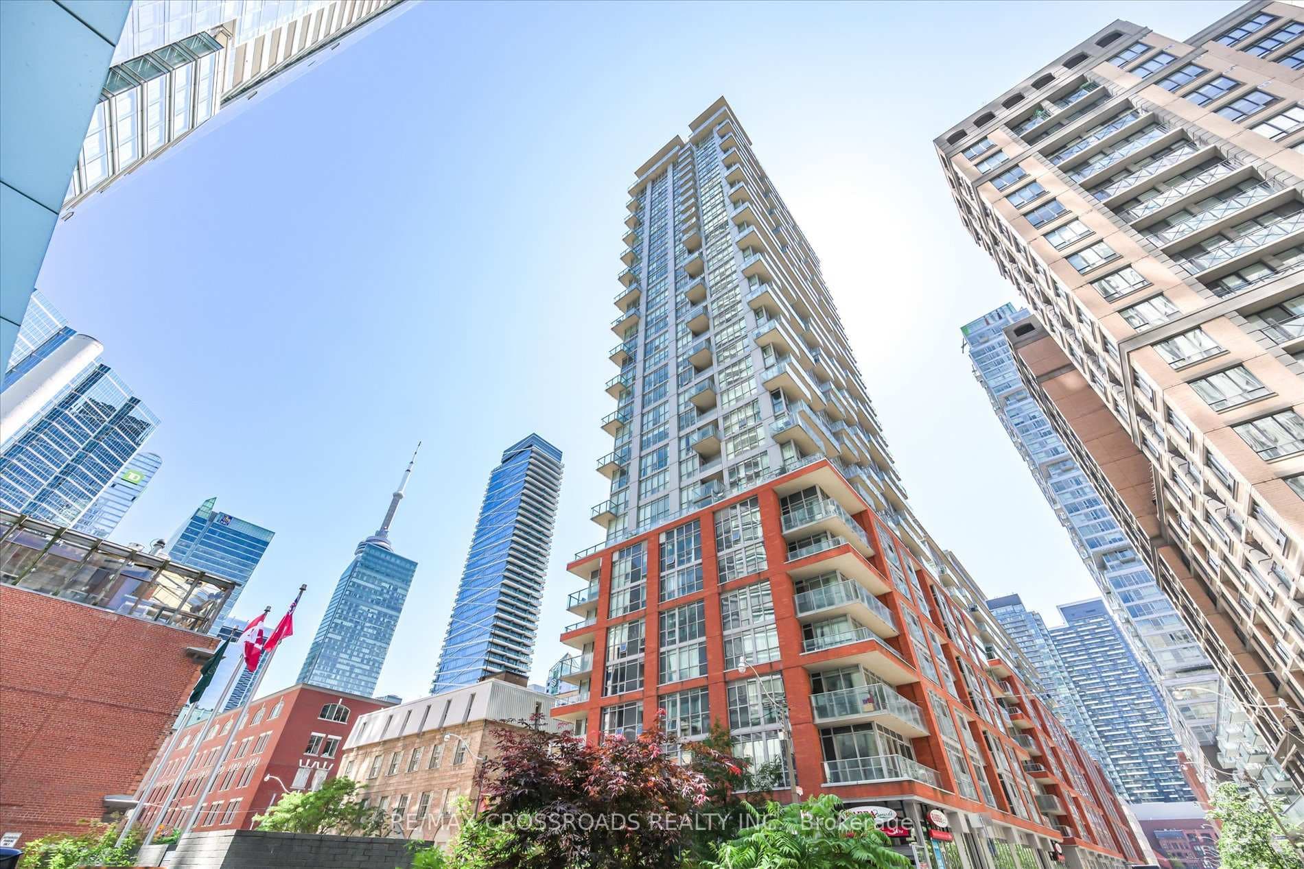 126 Simcoe Street Unit 506 photo 1